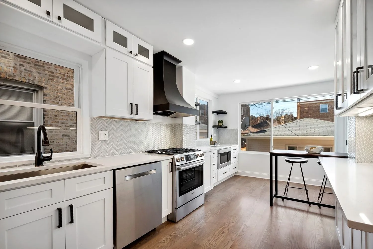 5426 N Western Ave   60625 60625-unit#1-Chicago-IL