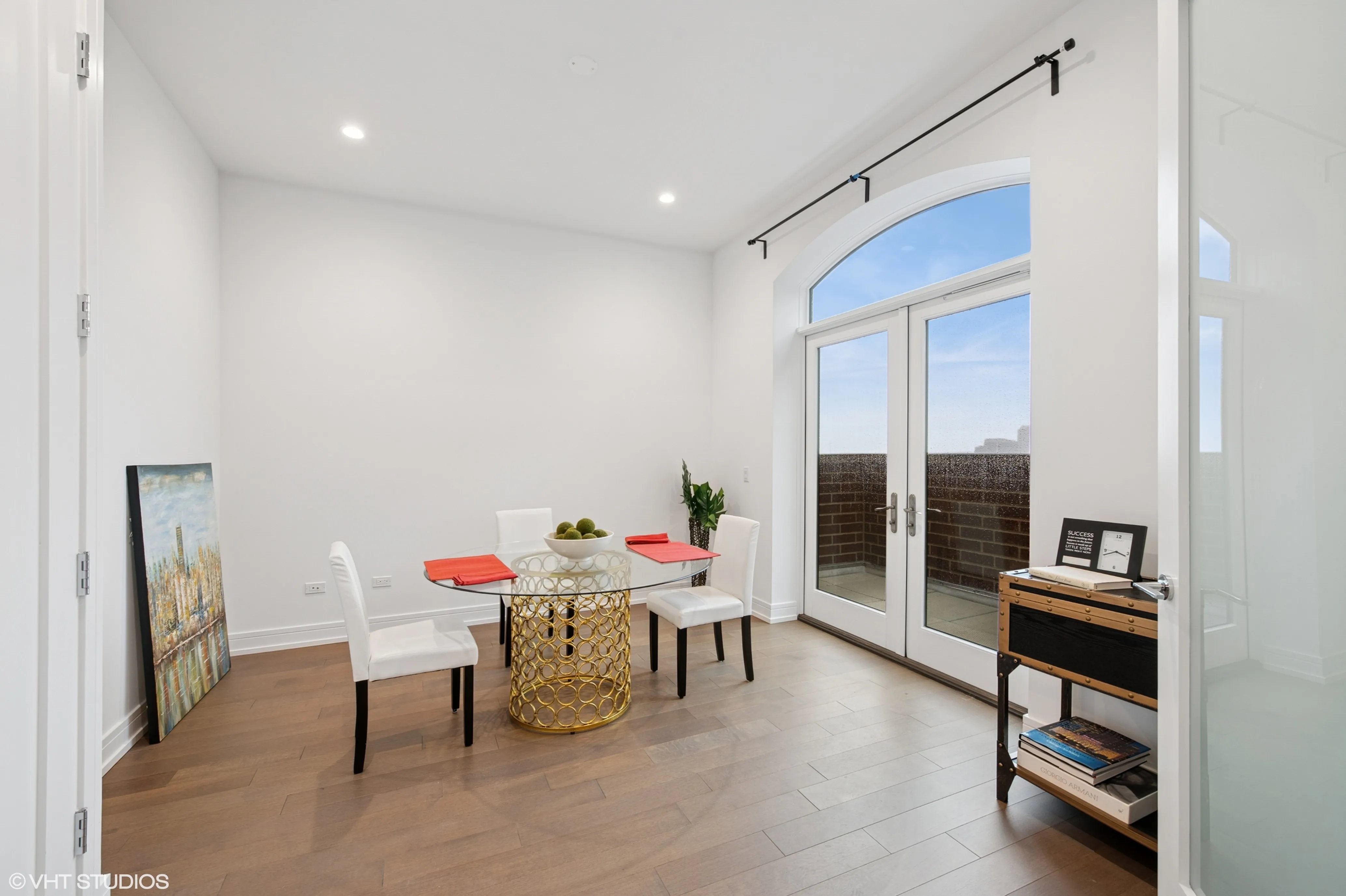 exterior view at Melrose on the Lake Apartments in Lakeview, Chicago