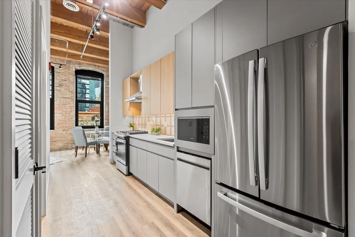 153 W Ohio St   60654 60654-unit#206-Chicago-IL