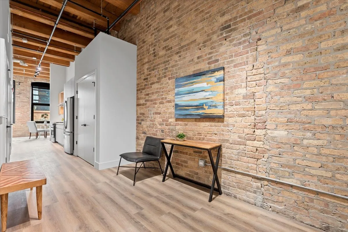 153 W Ohio St   60654 60654-unit#206-Chicago-IL