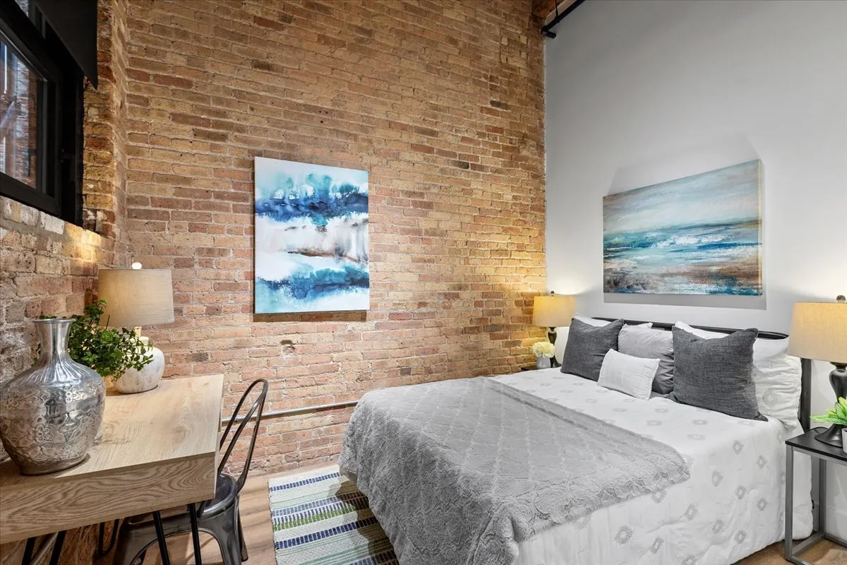 153 W Ohio St   60654 60654-unit#206-Chicago-IL