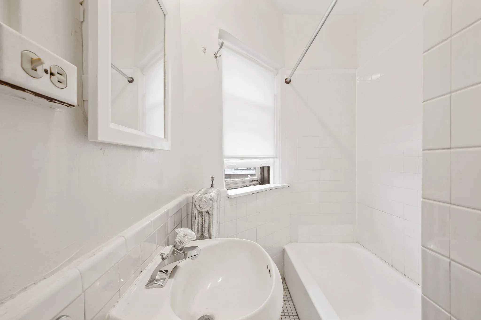 5625 N WINTHROP AVE 60660-Winthrop Rental Apartments-unit#302-A-Chicago-IL