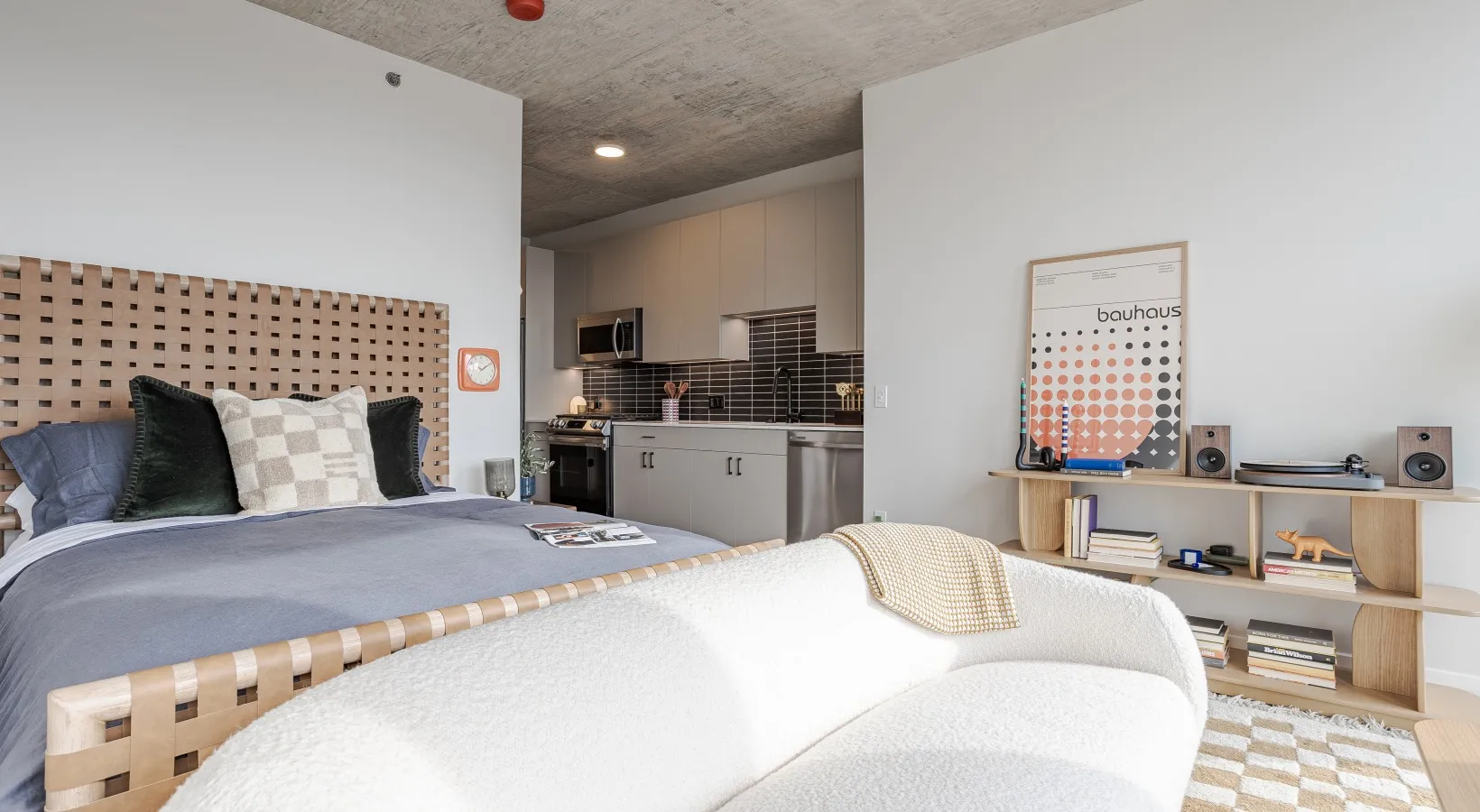 1114 W Carroll Ave  Illinois 60607 60607-Flora-Chicago-IL