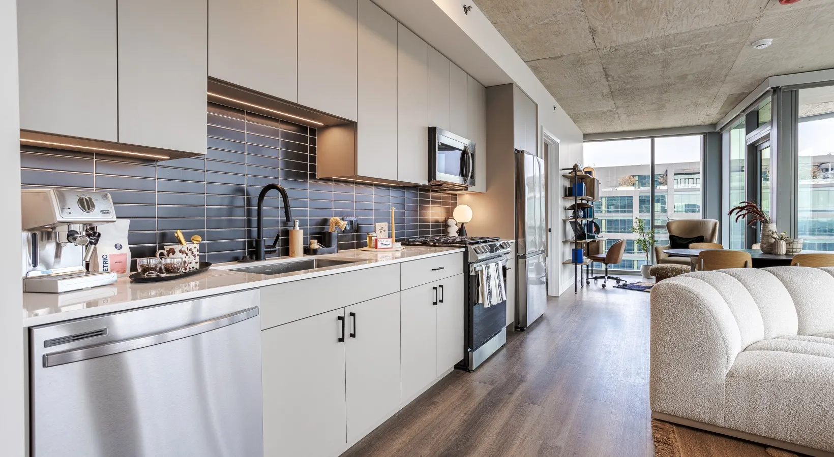 1114 W Carroll Ave  Illinois 60607 60607-Flora-Chicago-IL