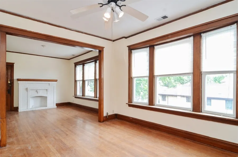 2935 W Grace St 60618 60618-Grace Bld.-unit#2- east-Chicago-IL