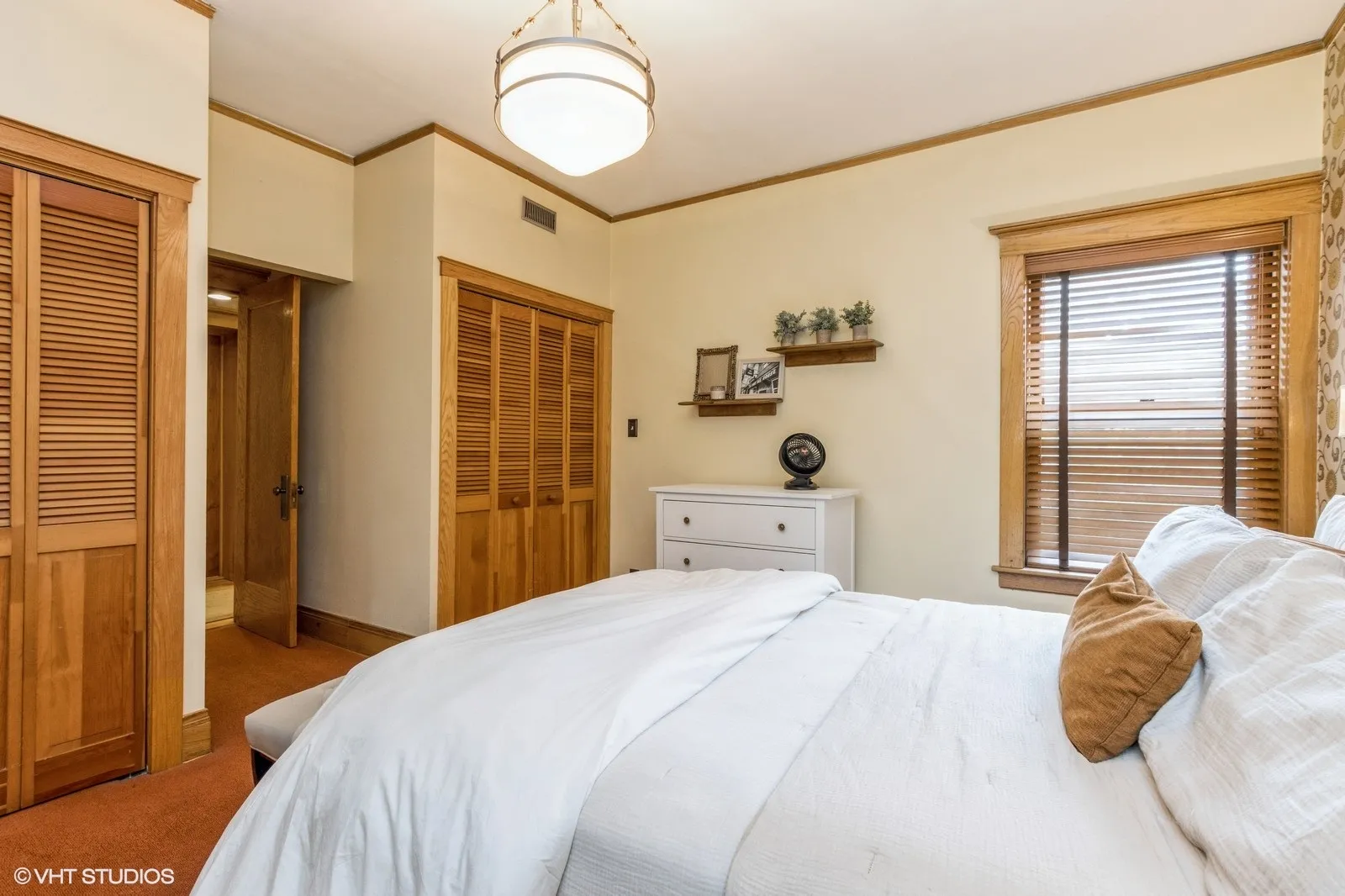 725 W Brompton Ave 60657 60657-Brompton Apartments-unit#2-Chicago-IL