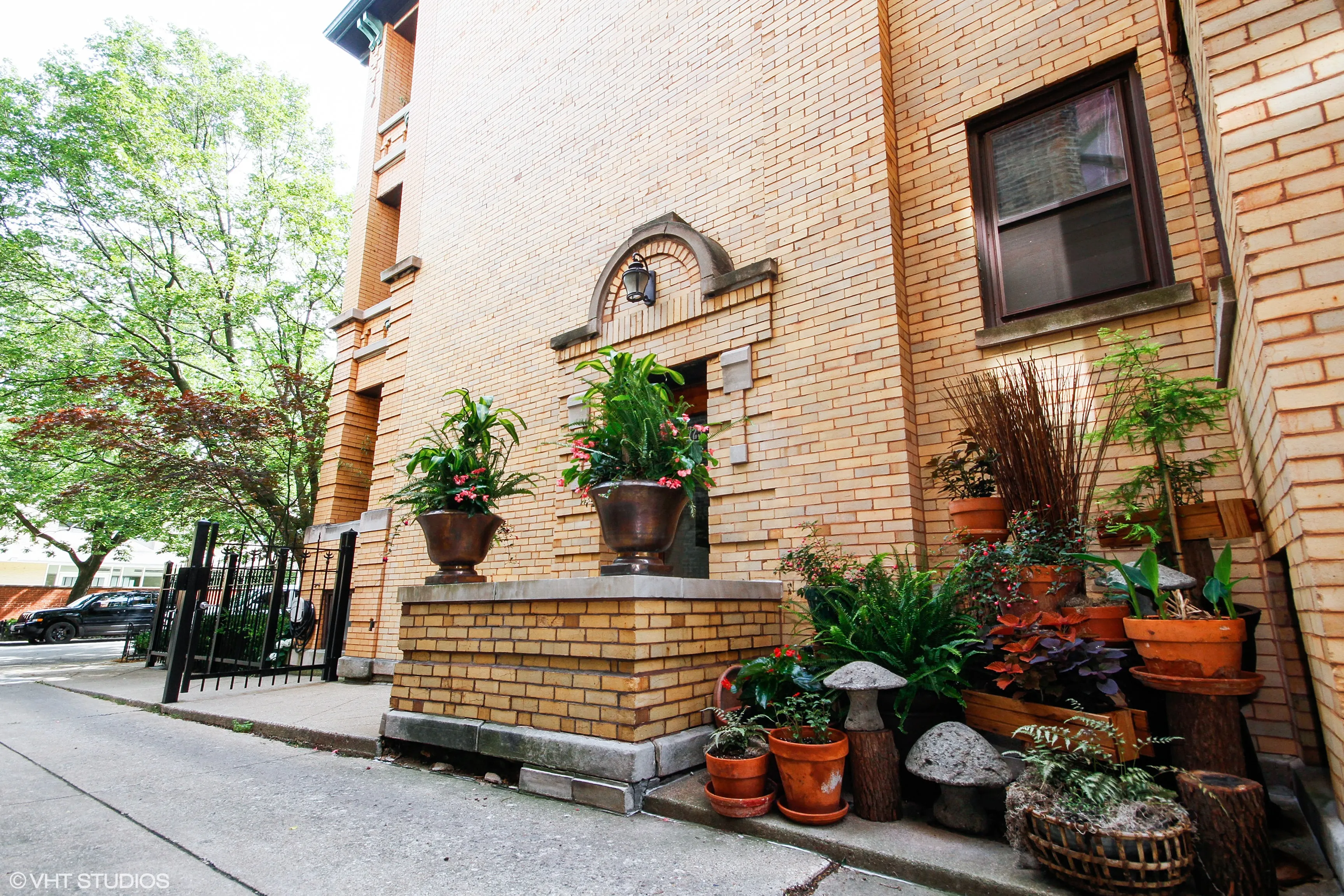 725 W Brompton Ave 60657 60657-Brompton Apartments-unit#2-Chicago-IL