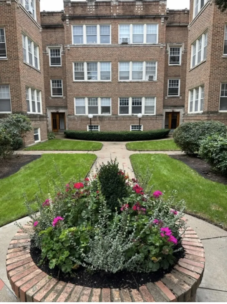 5650 N Ridge Ave 60660 60660-unit#2W-Chicago-IL