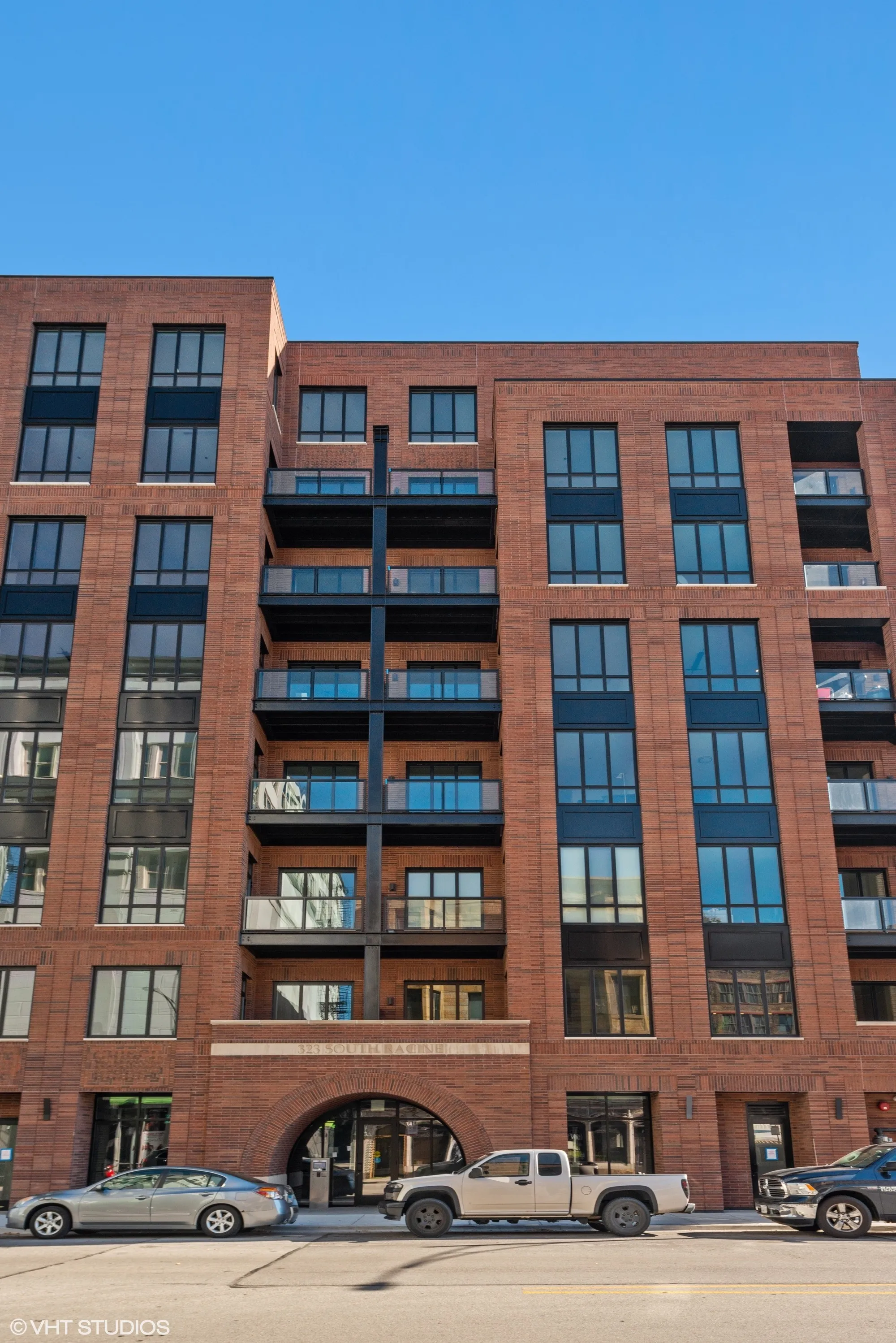 323 S Racine Ave 60607 60607-unit#6B-Chicago-IL
