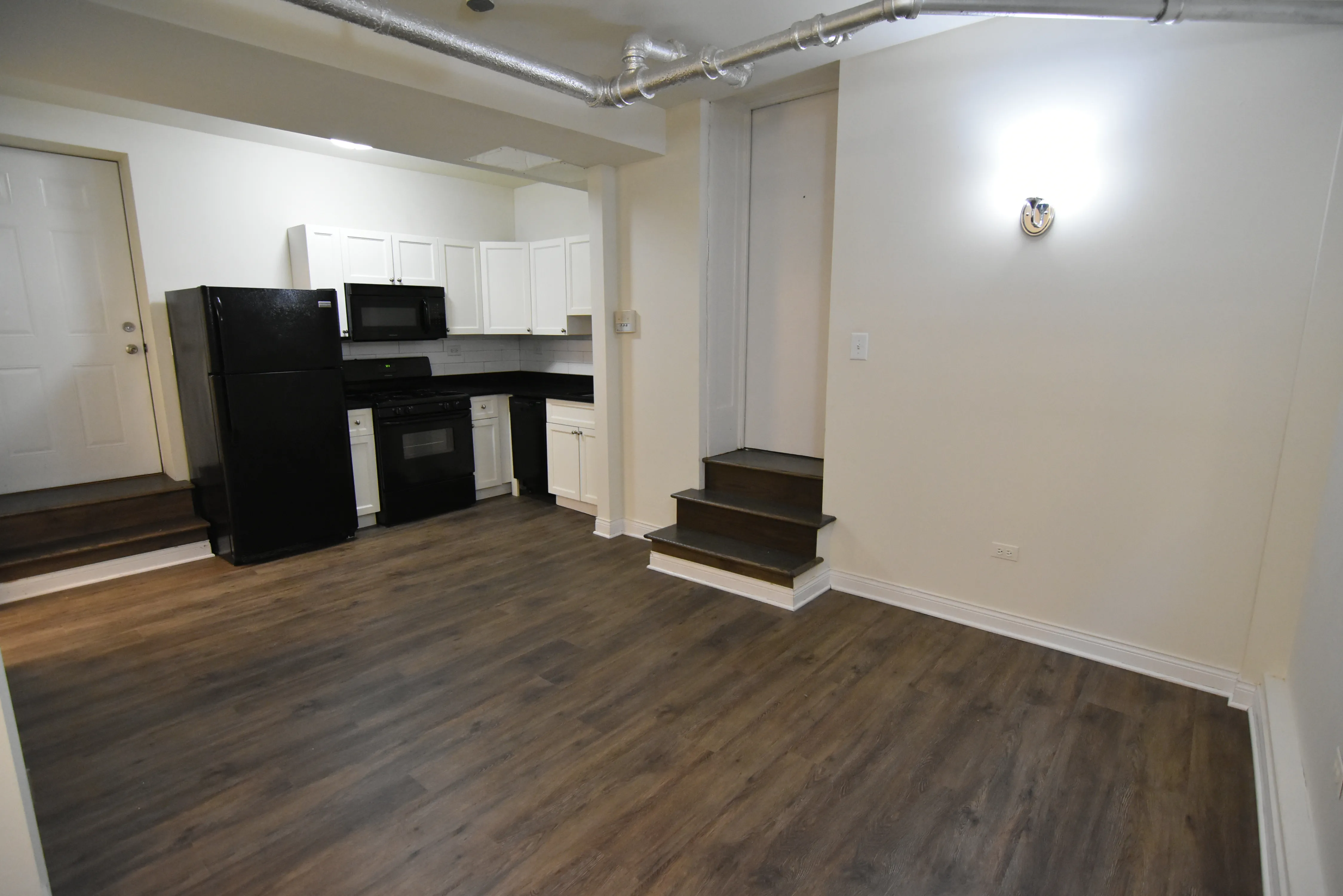 building exterior of 712-720 West Grace Apartments