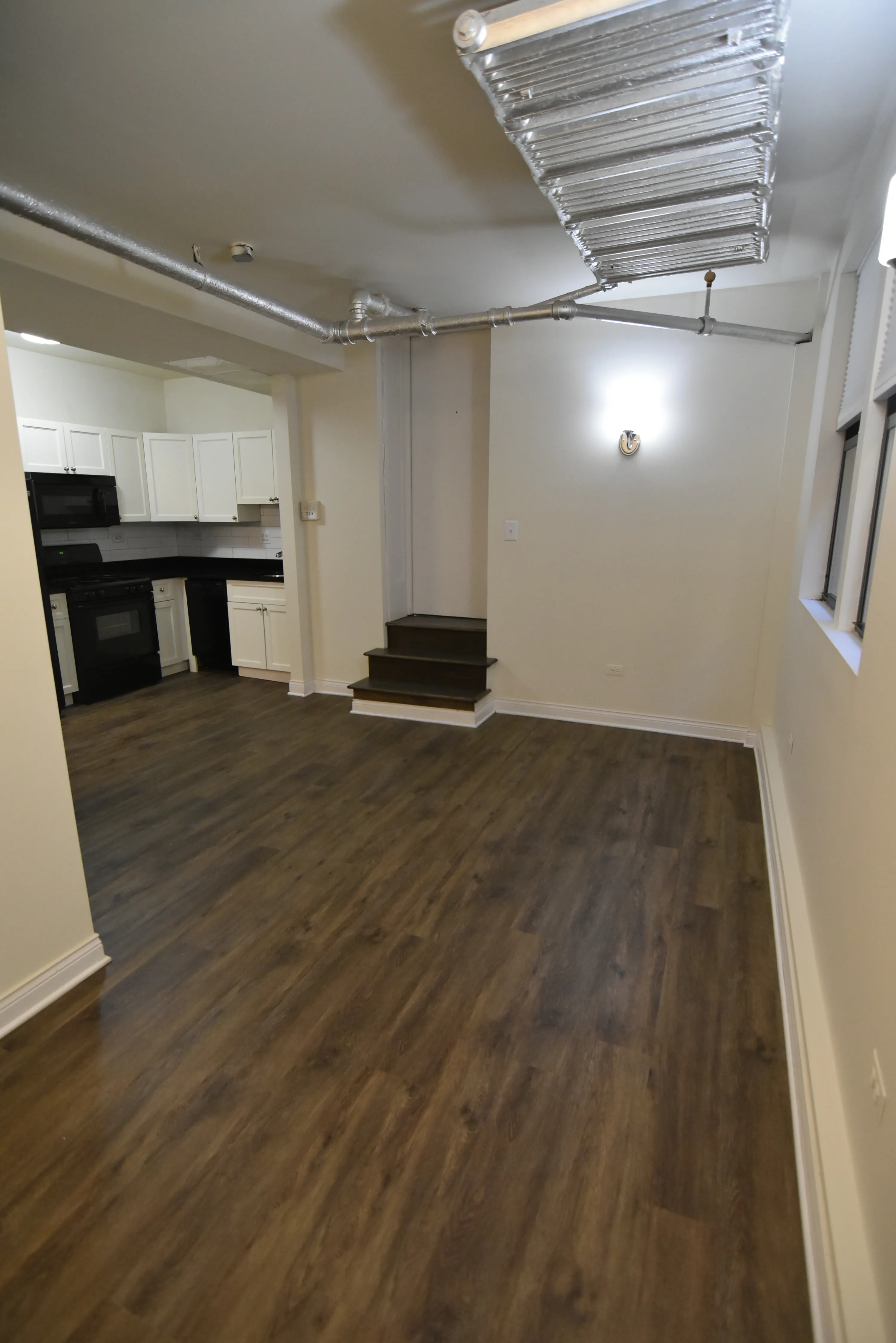 building exterior of 712-720 West Grace Apartments