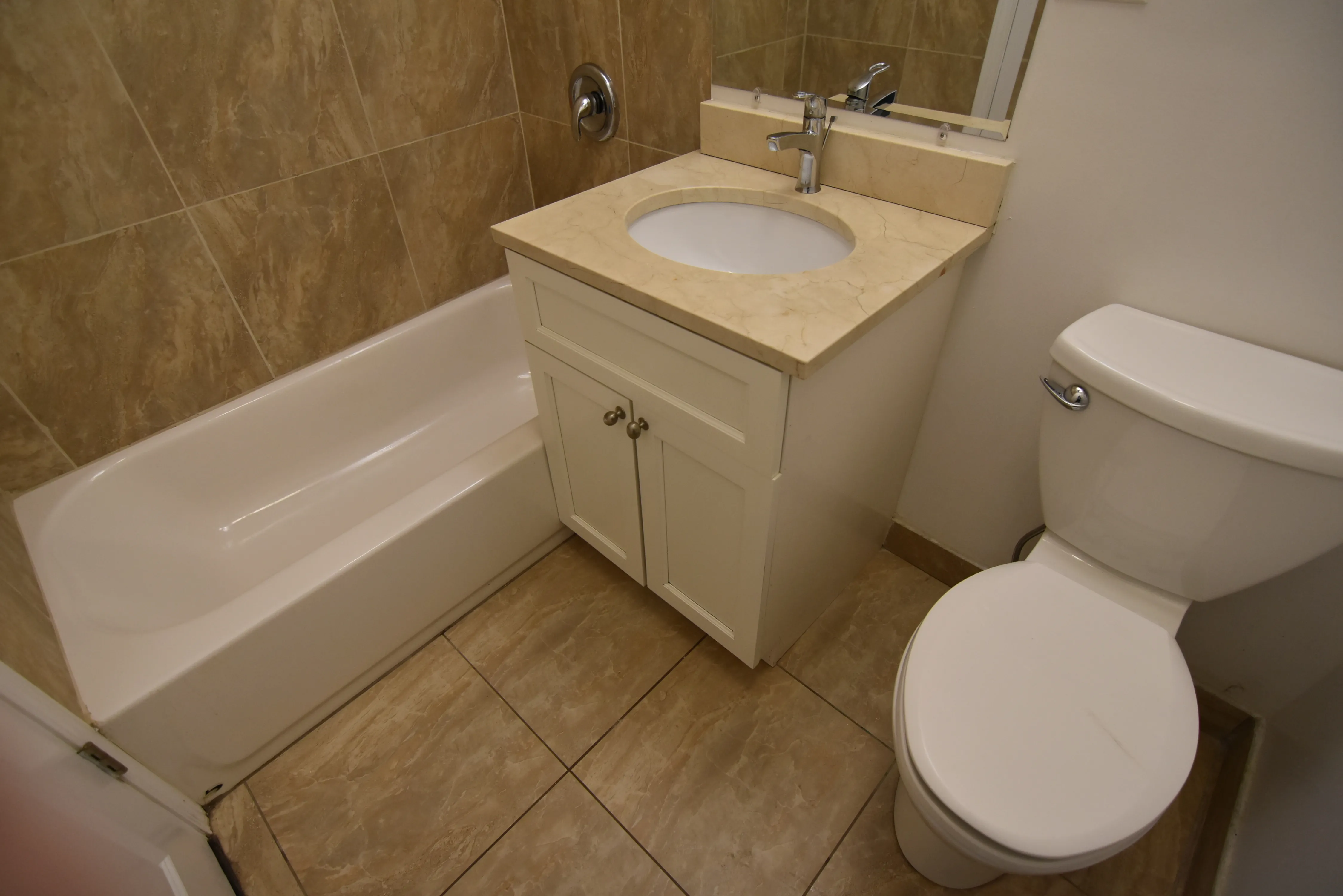 building exterior of 712-720 West Grace Apartments