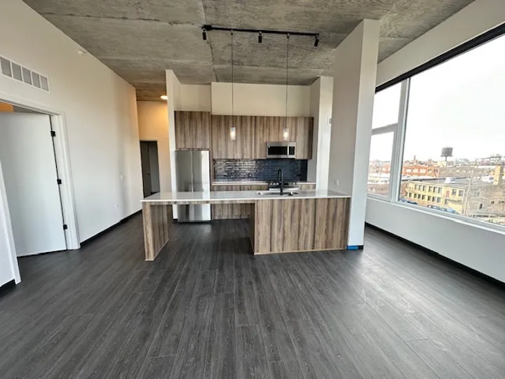 150 N Ashland Ave   60607 60607-unit#328-Chicago-IL