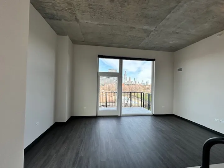 150 N Ashland Ave   60607 60607-unit#328-Chicago-IL