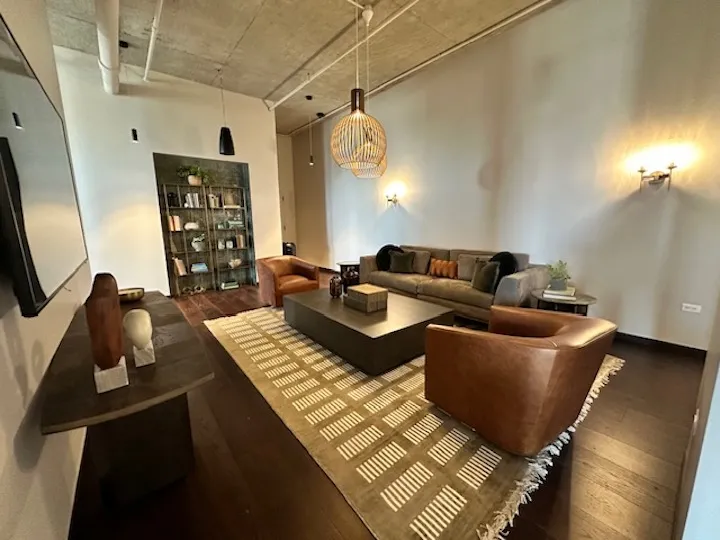 150 N Ashland Ave   60607 60607-unit#328-Chicago-IL