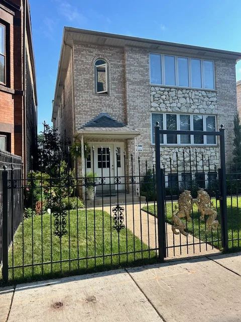 2550 W WINNEMAC AVE 60625-unit#Apt G-Chicago-IL