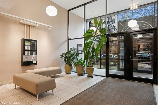 2740 N Pine Grove Ave   60614 60614-unit#2C-Chicago-IL