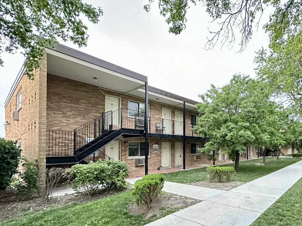 8500 Waukegan, Chicago, 60053 60053-unit#7-IL