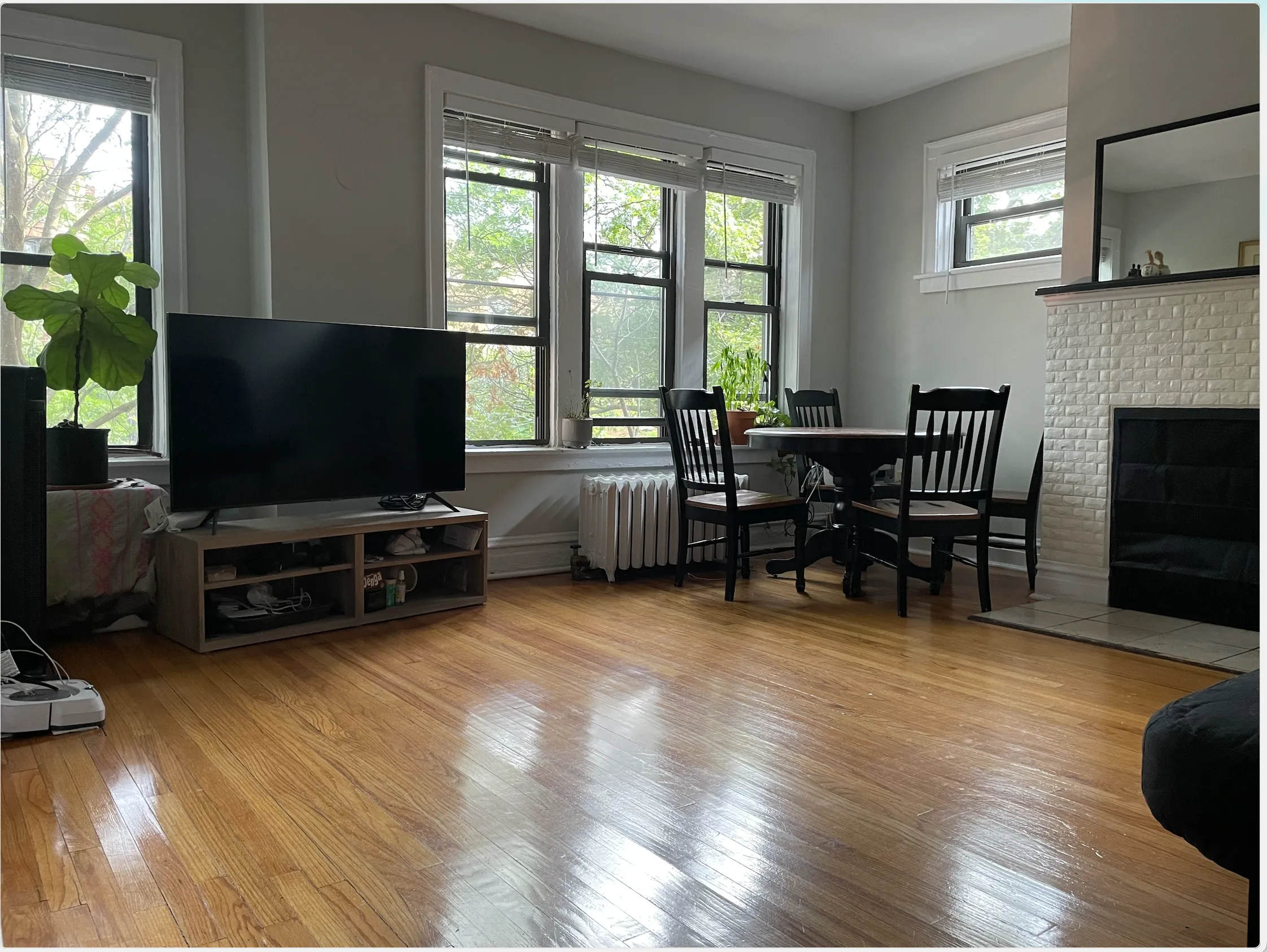 641 W Roscoe St 60657 60657-Chicago-IL
