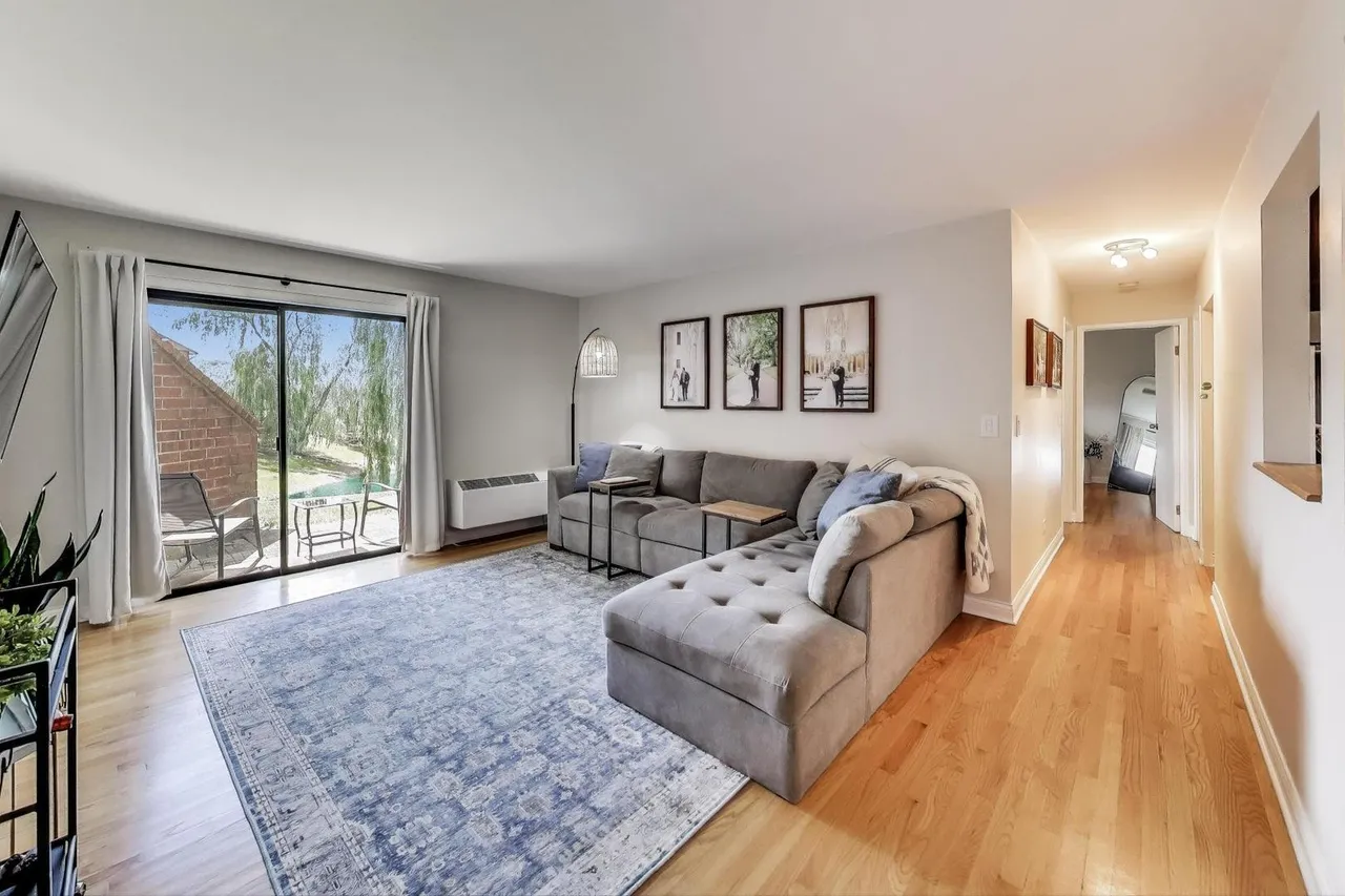 920 N Lakeside Dr 60061 60061-Lakeside Villas (Villas by the lake)-unit#1D-Vernon Hills-IL