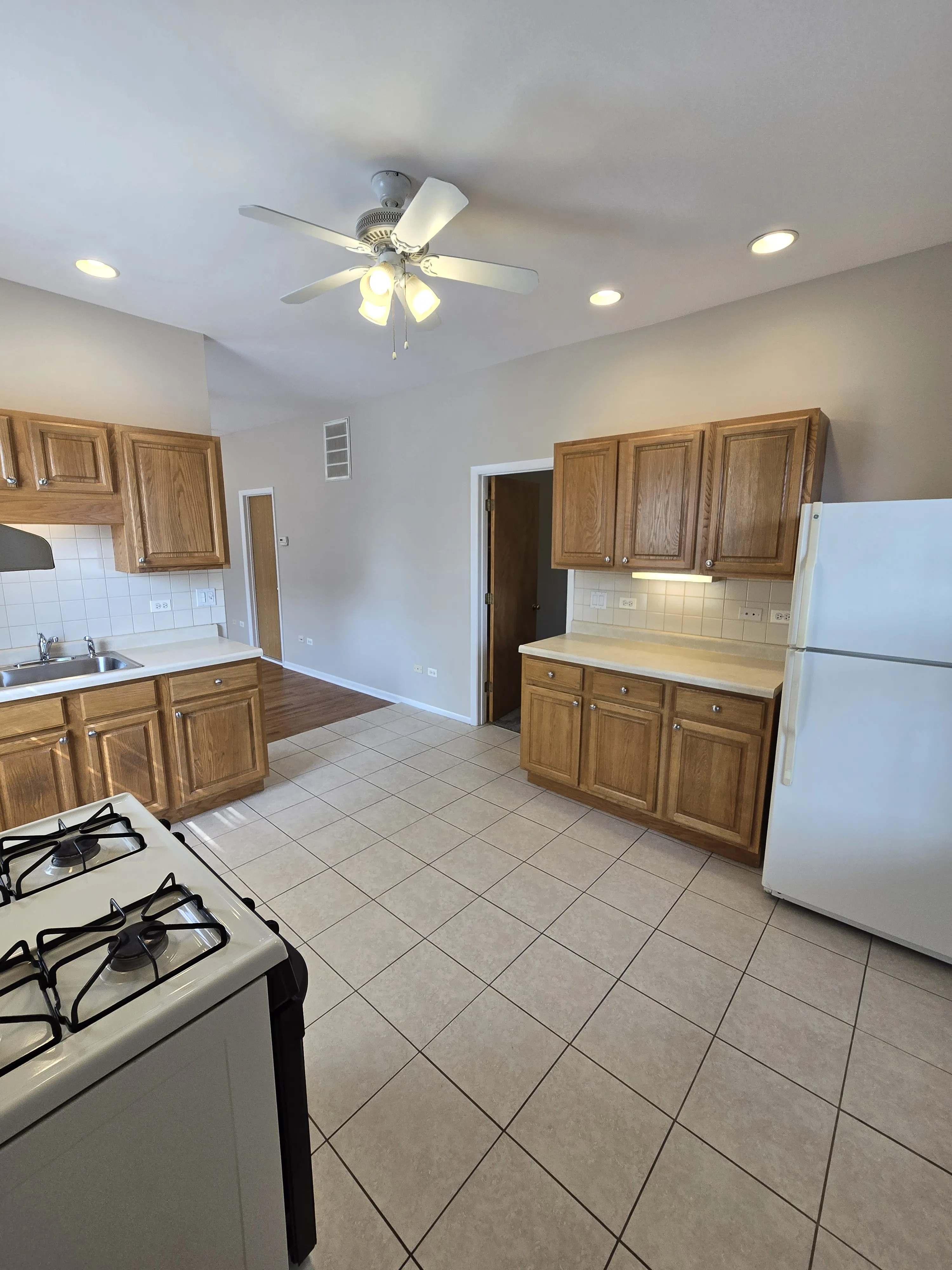 1225 W Grand Ave 60642 60642-unit#2R-Chicago-IL