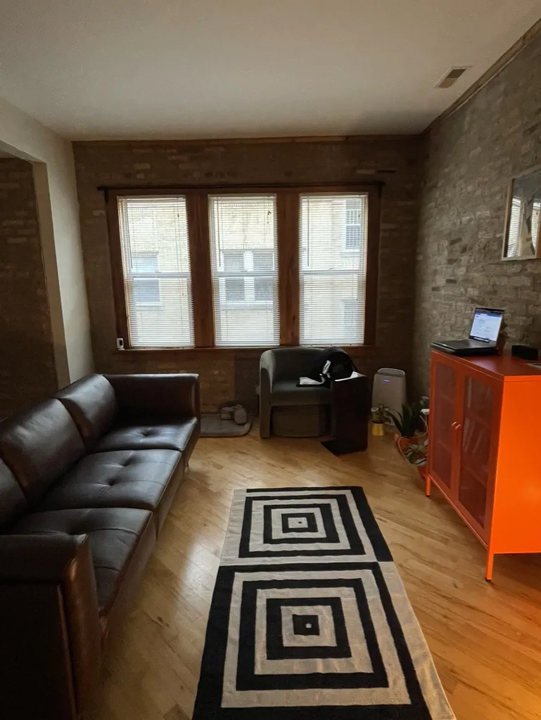 1120 E Hyde Park Blvd 60615 60615-Chicago-IL