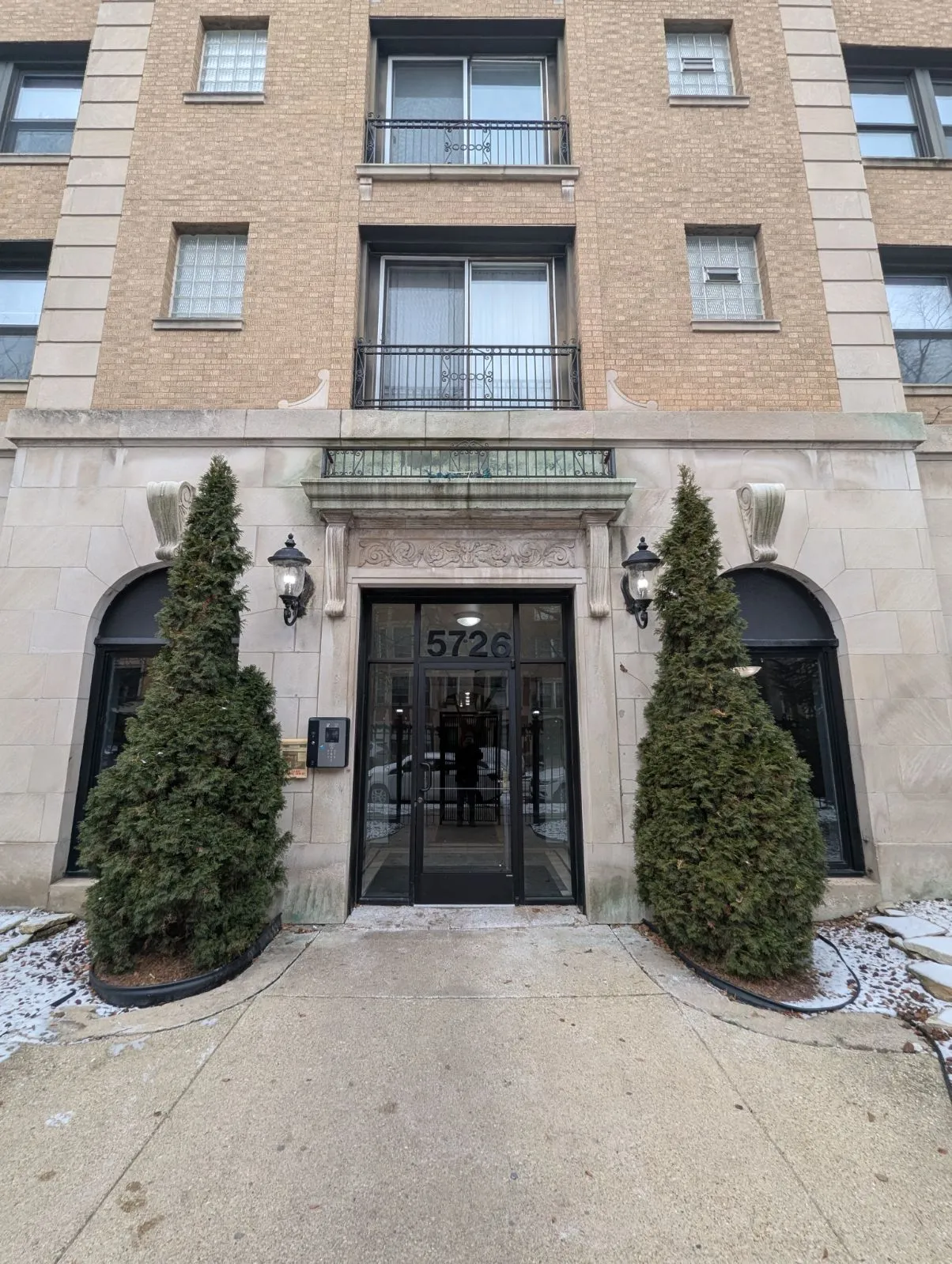 exterior brick and limestone of 5726 North Winthrop Apartments