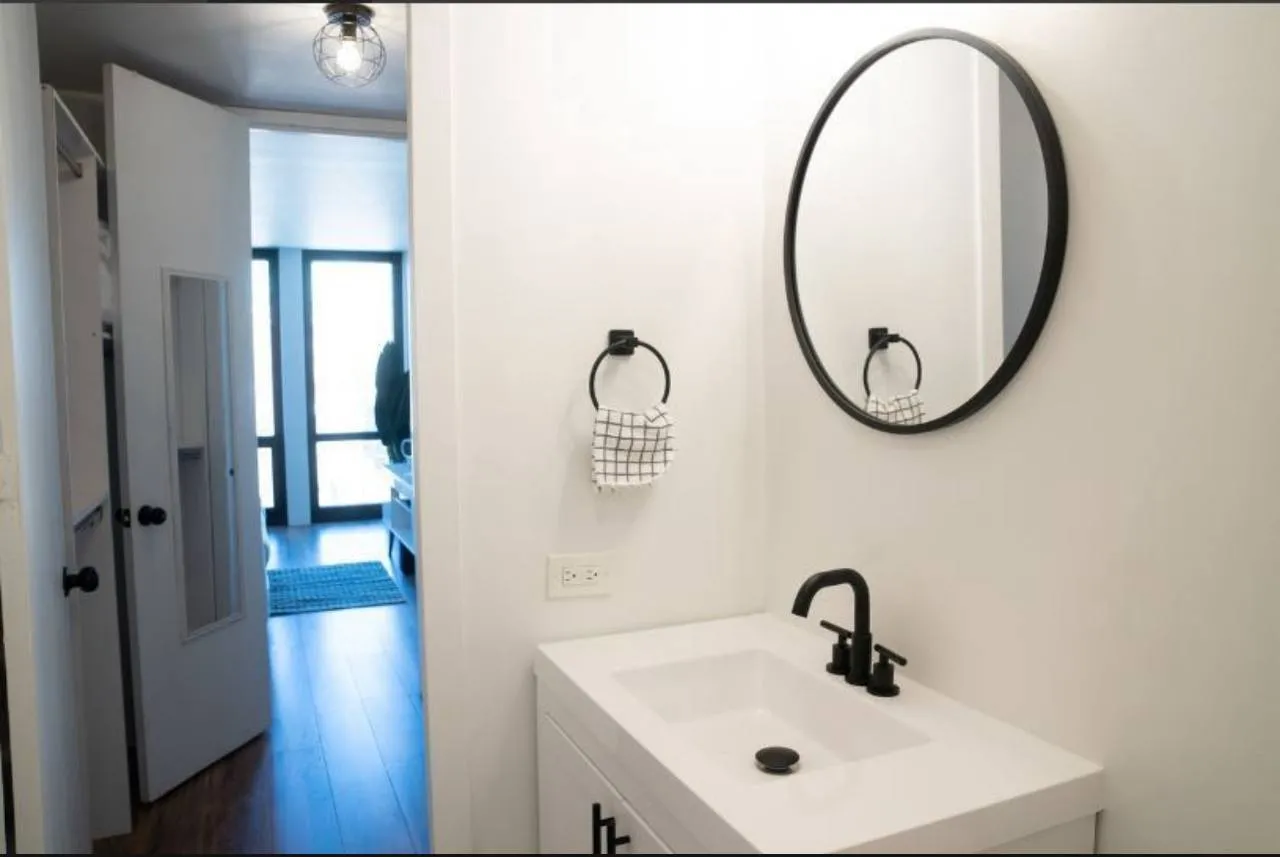 1 E Scott St 60610 60610-Chicago-IL