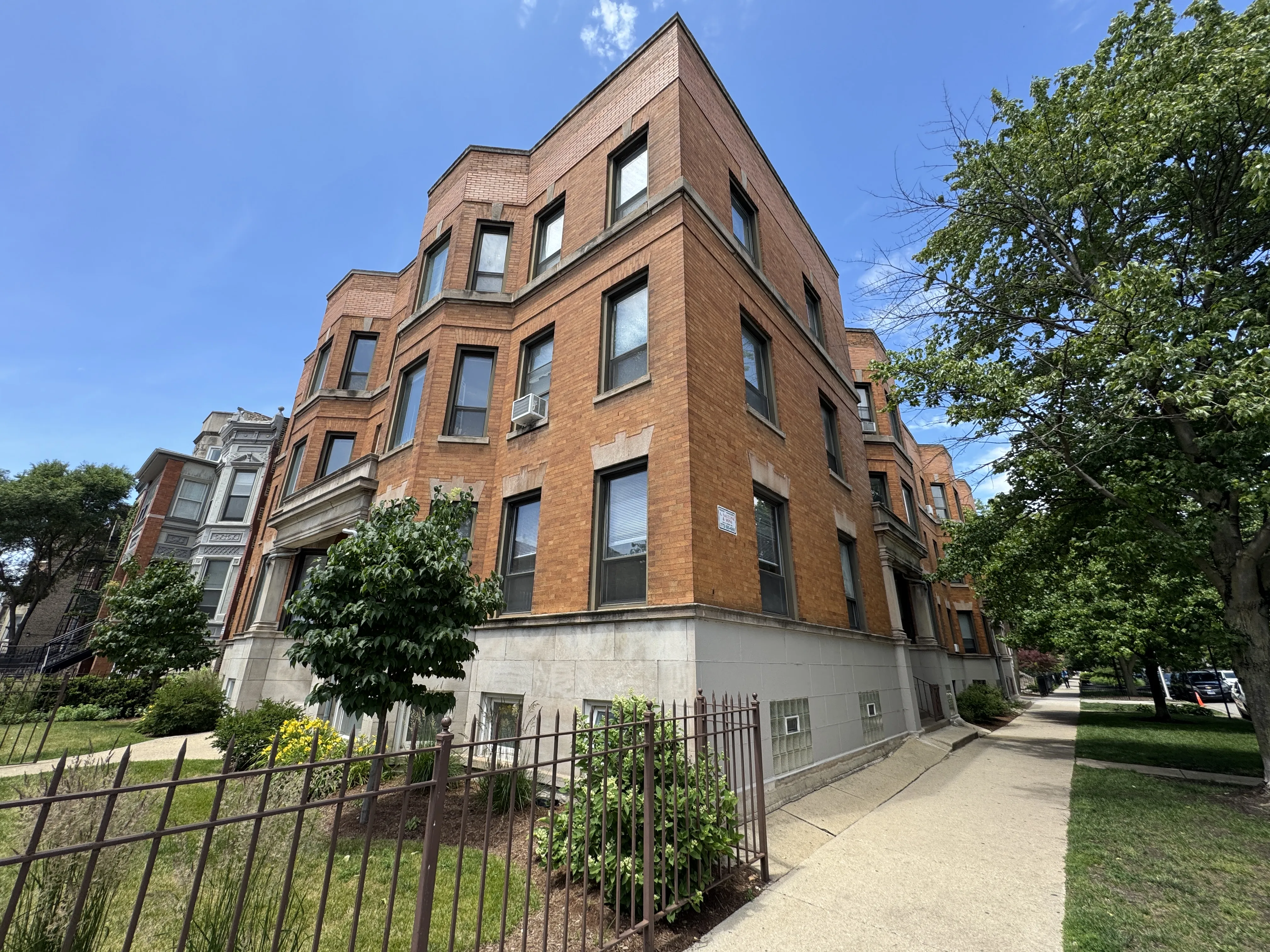 900 W Addison St 60613 60613-unit#1-Chicago-IL