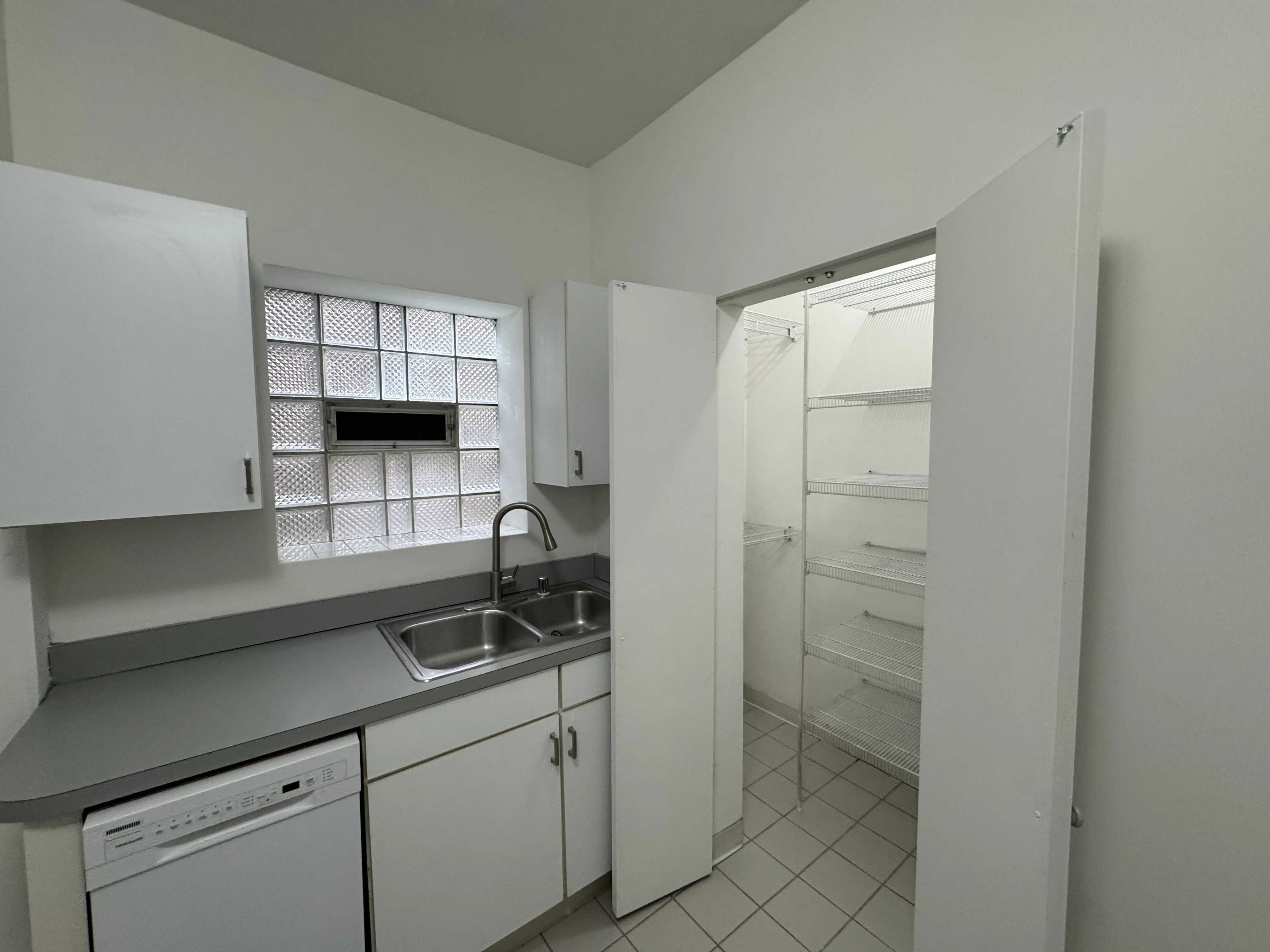900 W Addison St 60613 60613-unit#1-Chicago-IL