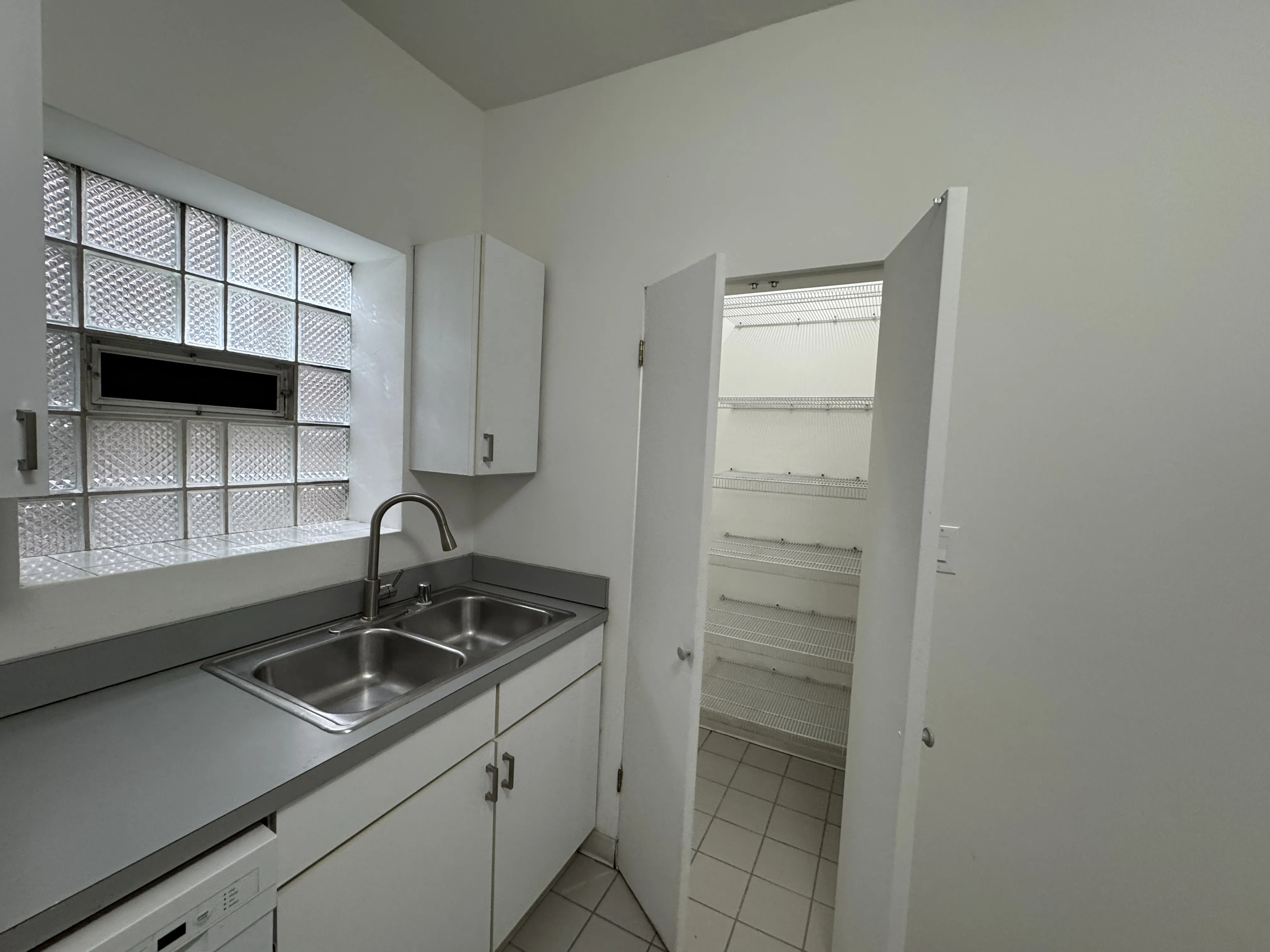 900 W Addison St 60613 60613-unit#1-Chicago-IL