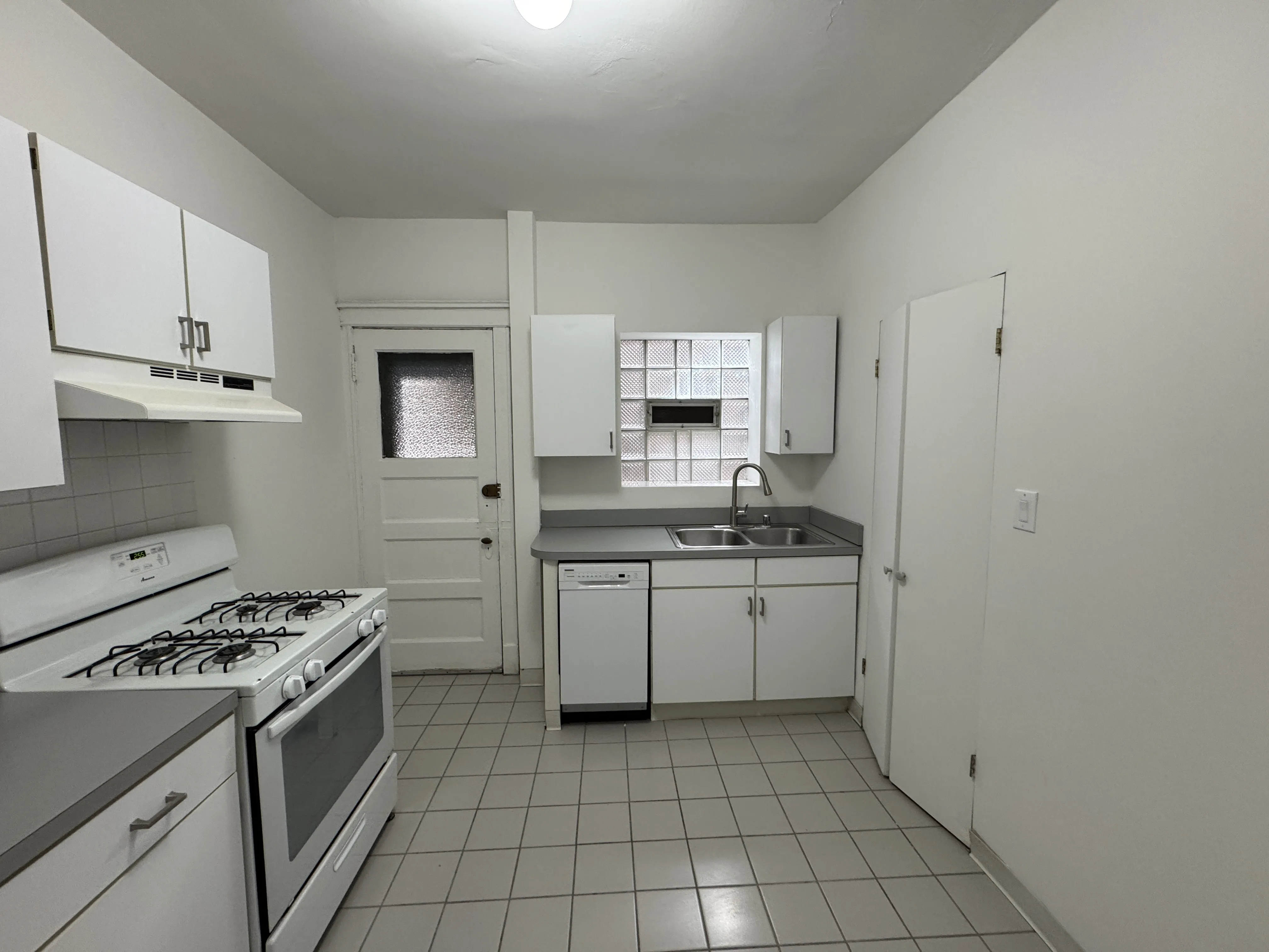 900 W Addison St 60613 60613-unit#1-Chicago-IL