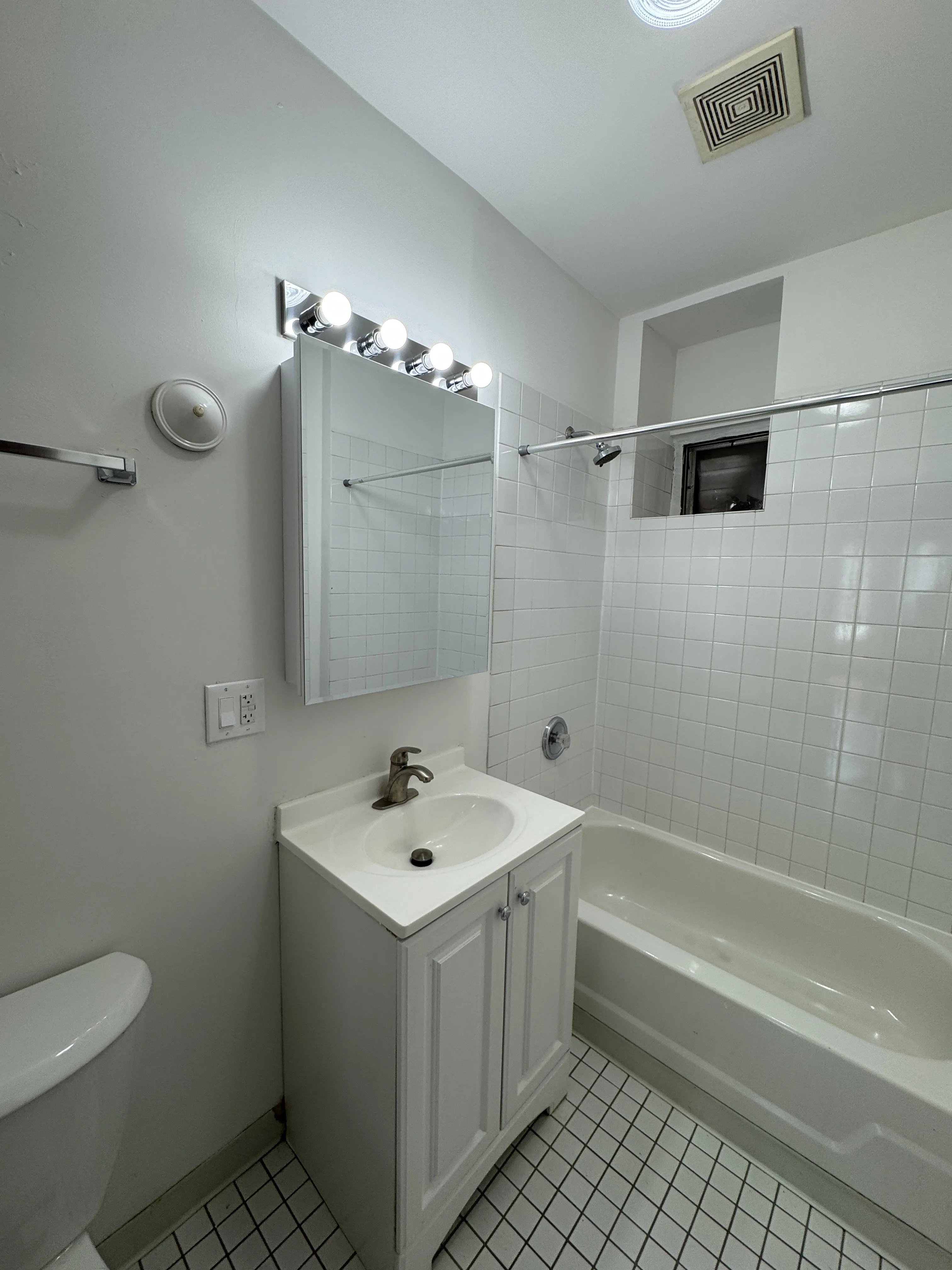 900 W Addison St 60613 60613-unit#1-Chicago-IL