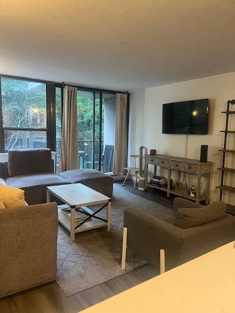 2740 N Pine Grove Ave   60614 60614-unit#2C-Chicago-IL