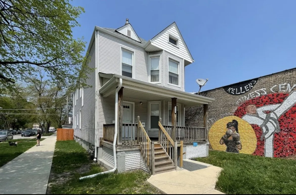 3722 W Irving Park Rd 60618 60618-Chicago-IL