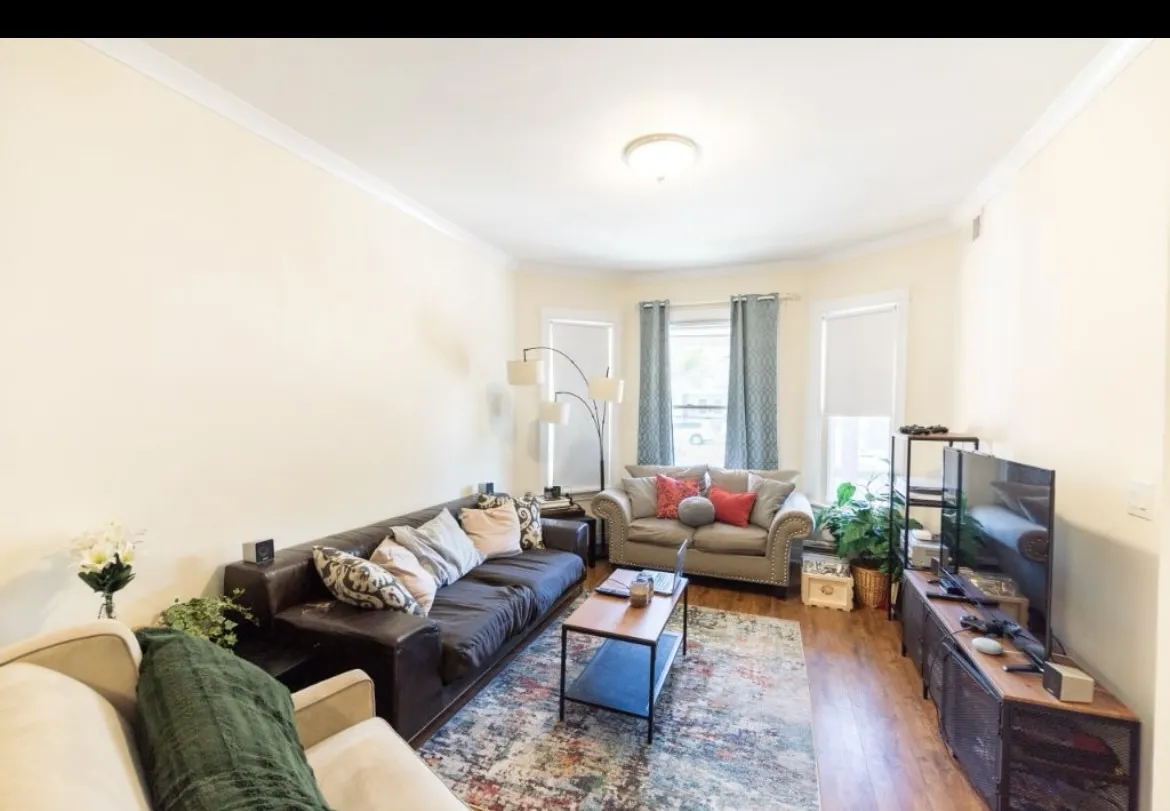 3722 W Irving Park Rd 60618 60618-Chicago-IL