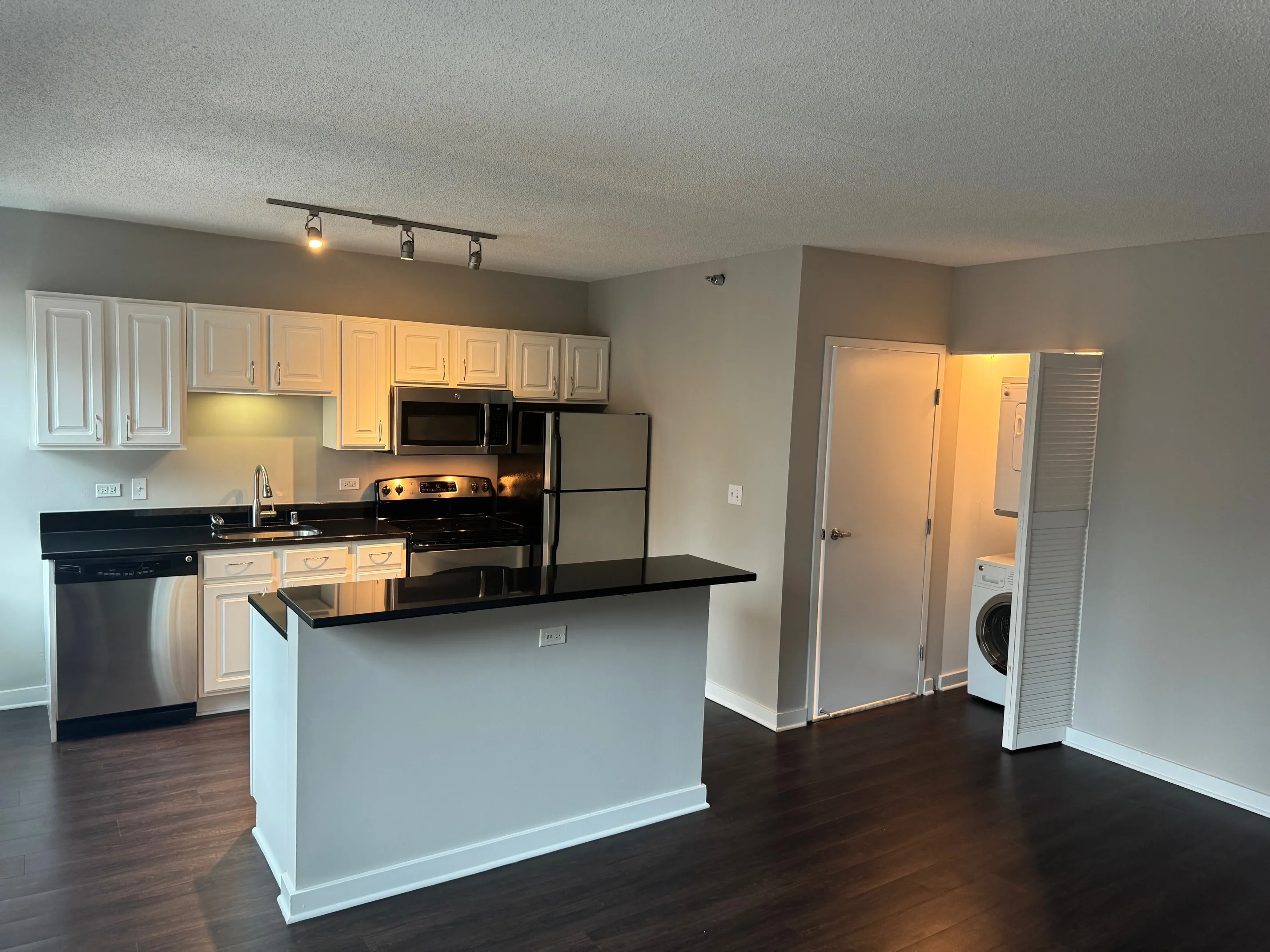 121 W Chestnut St   60610 60610-unit#803-Chicago-IL