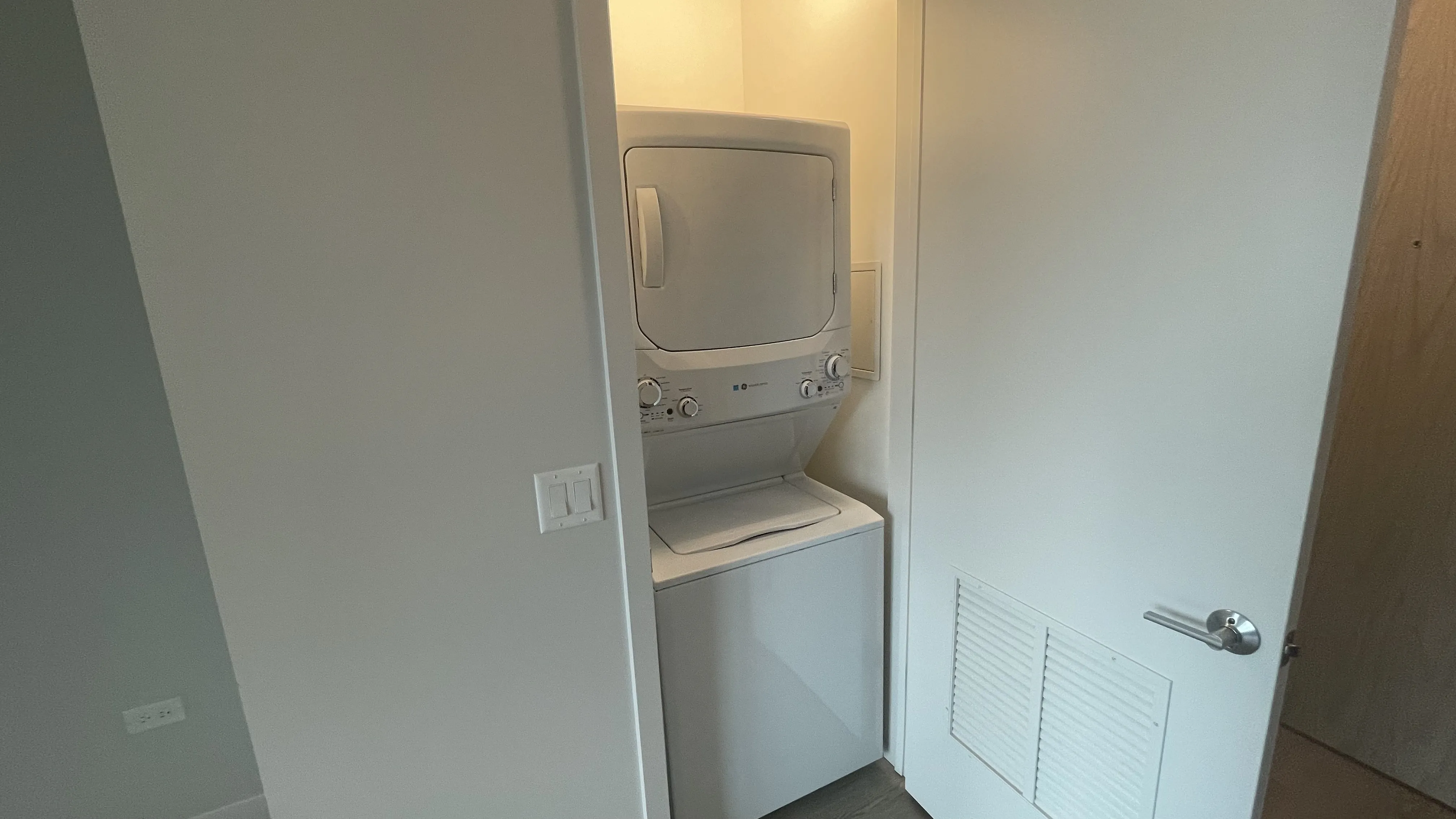 670 N May St   60642 60642-unit#402-Chicago-IL