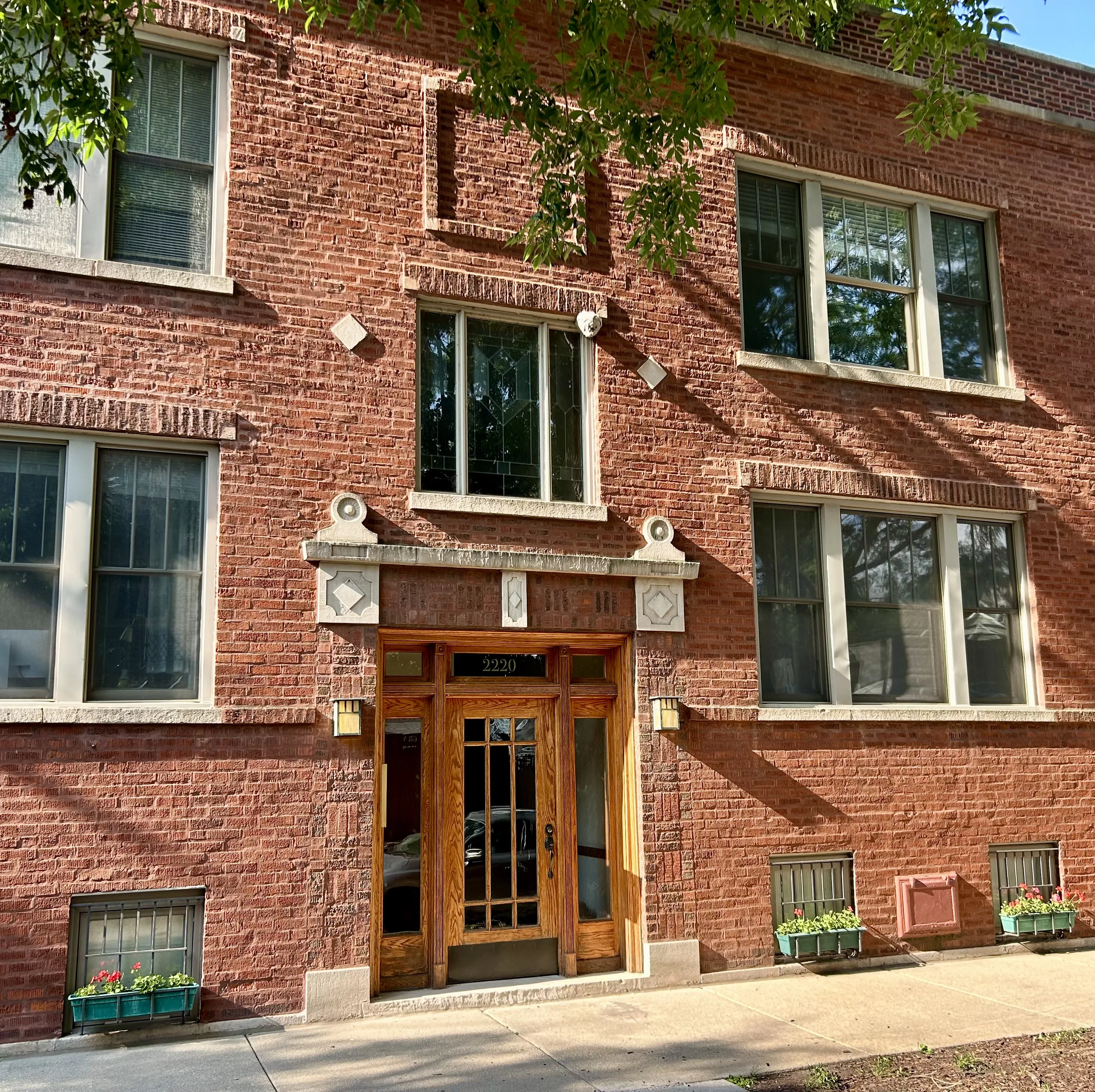 2220 W Berteau Ave 60618 60618-unit#2E-Chicago-IL
