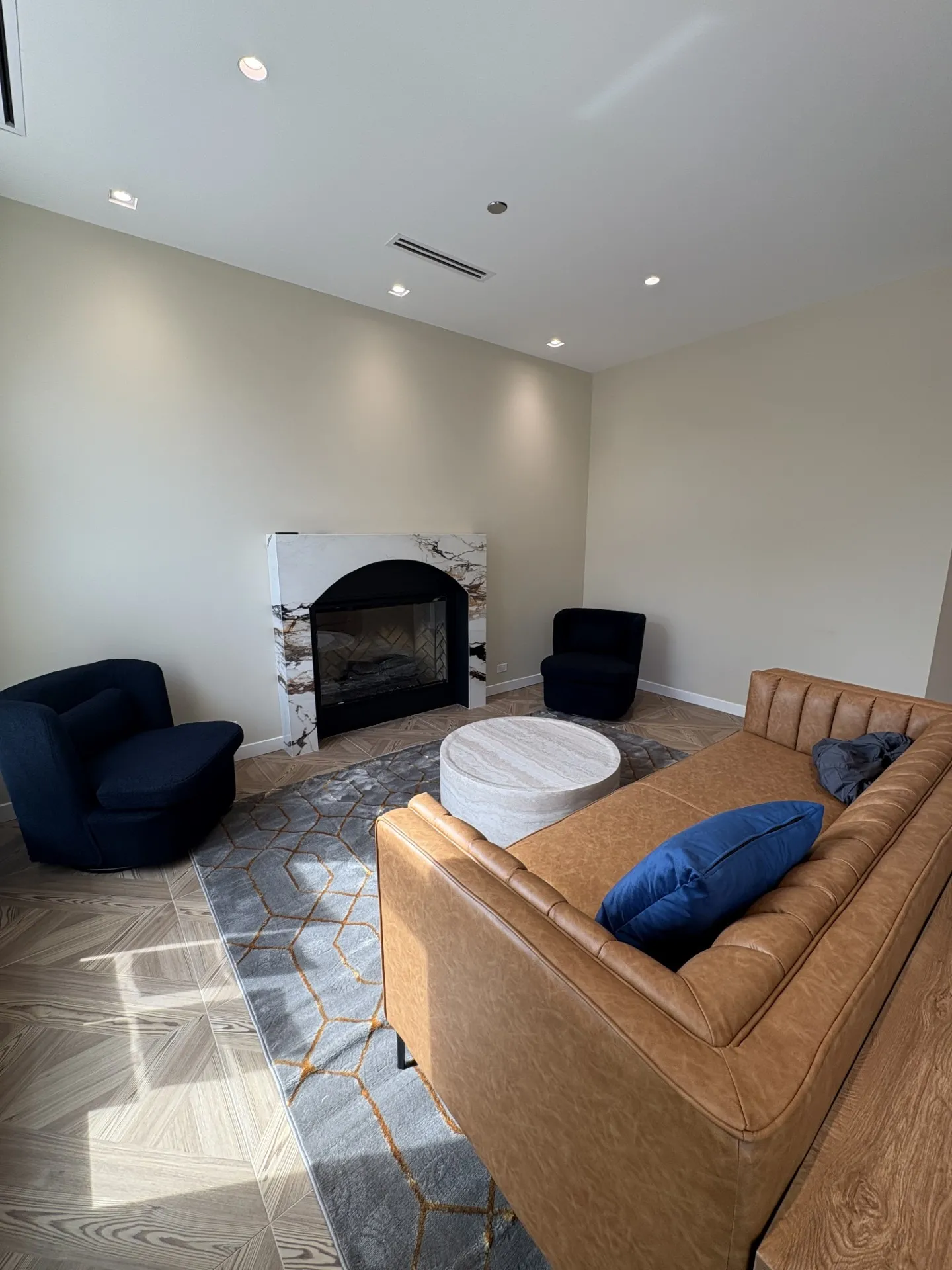 2140 N Lincoln Park West Apartments