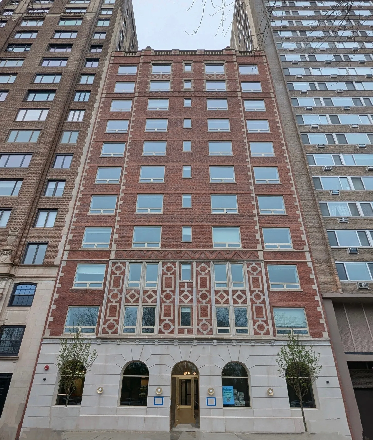 2140 N Lincoln Park West Apartments