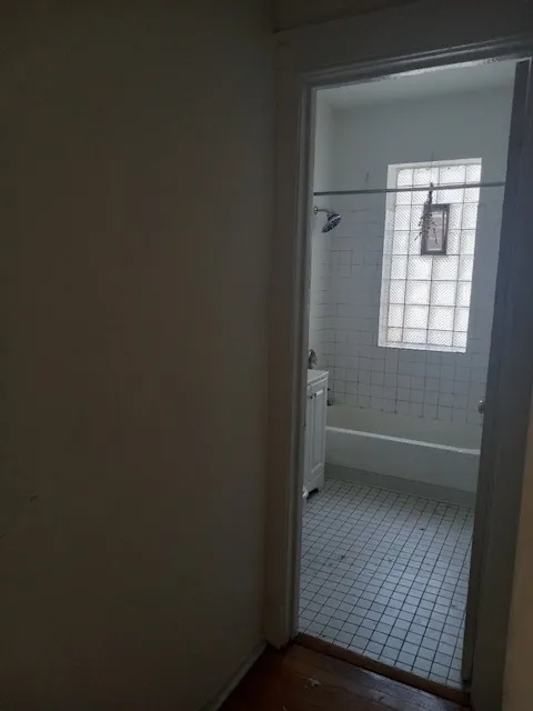 5042 N Glenwood Ave   60640 60640-unit#1E-Chicago-IL