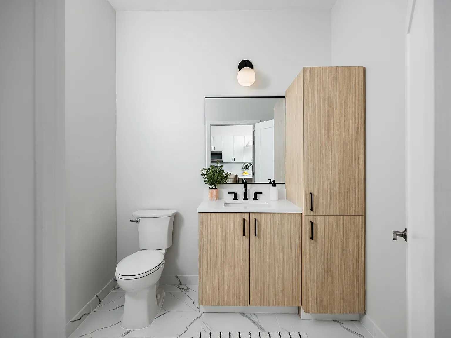 2222 W Diversey Ave 60647 60647-Chicago-IL