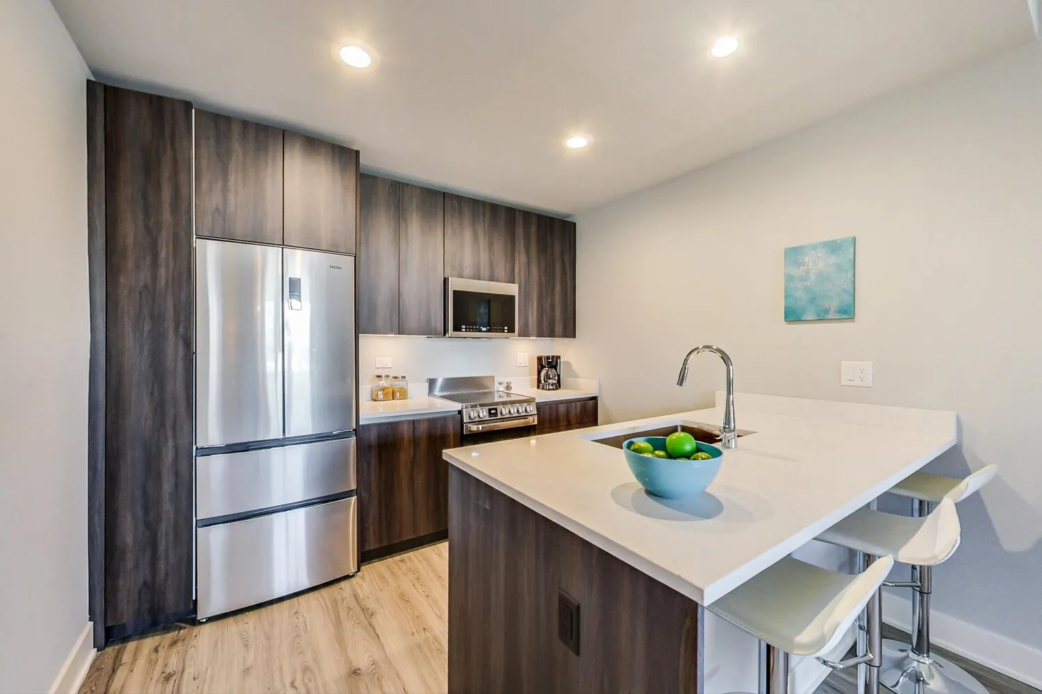 300 W Division St   60610 60610-unit#402-Chicago-IL