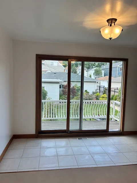 2550 W WINNEMAC AVE 60625-unit#2-Chicago-IL