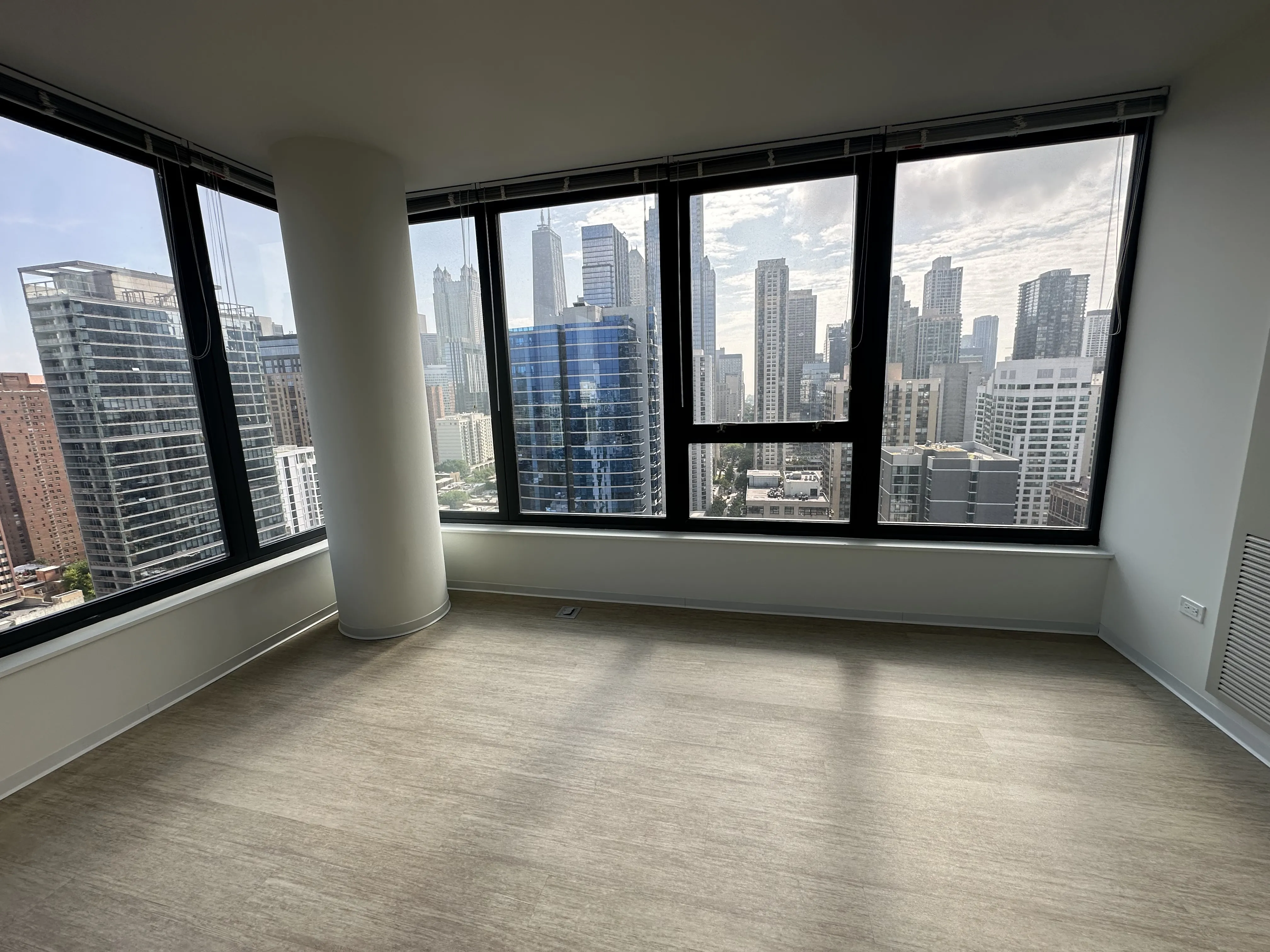 165 W Superior St   60654 60654-unit#1104-Chicago-IL