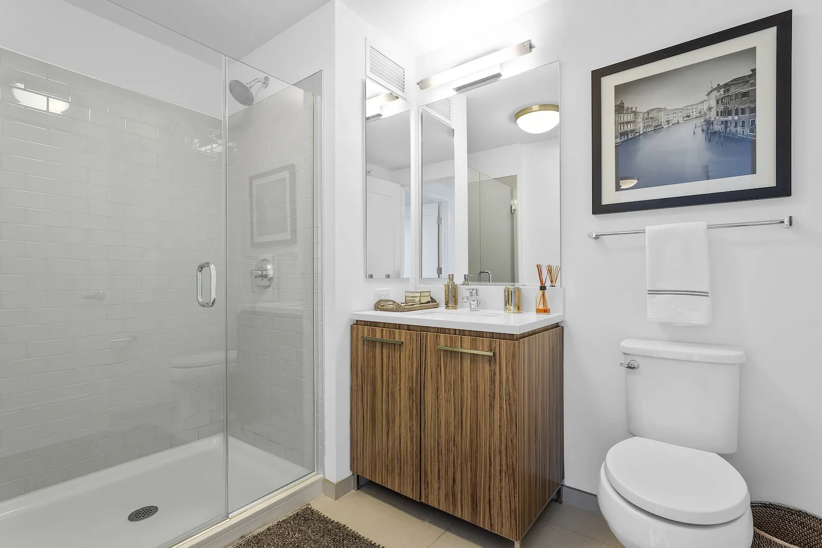 343 W Wolf Point Plaza   60654 60654-unit#2412-Chicago-IL