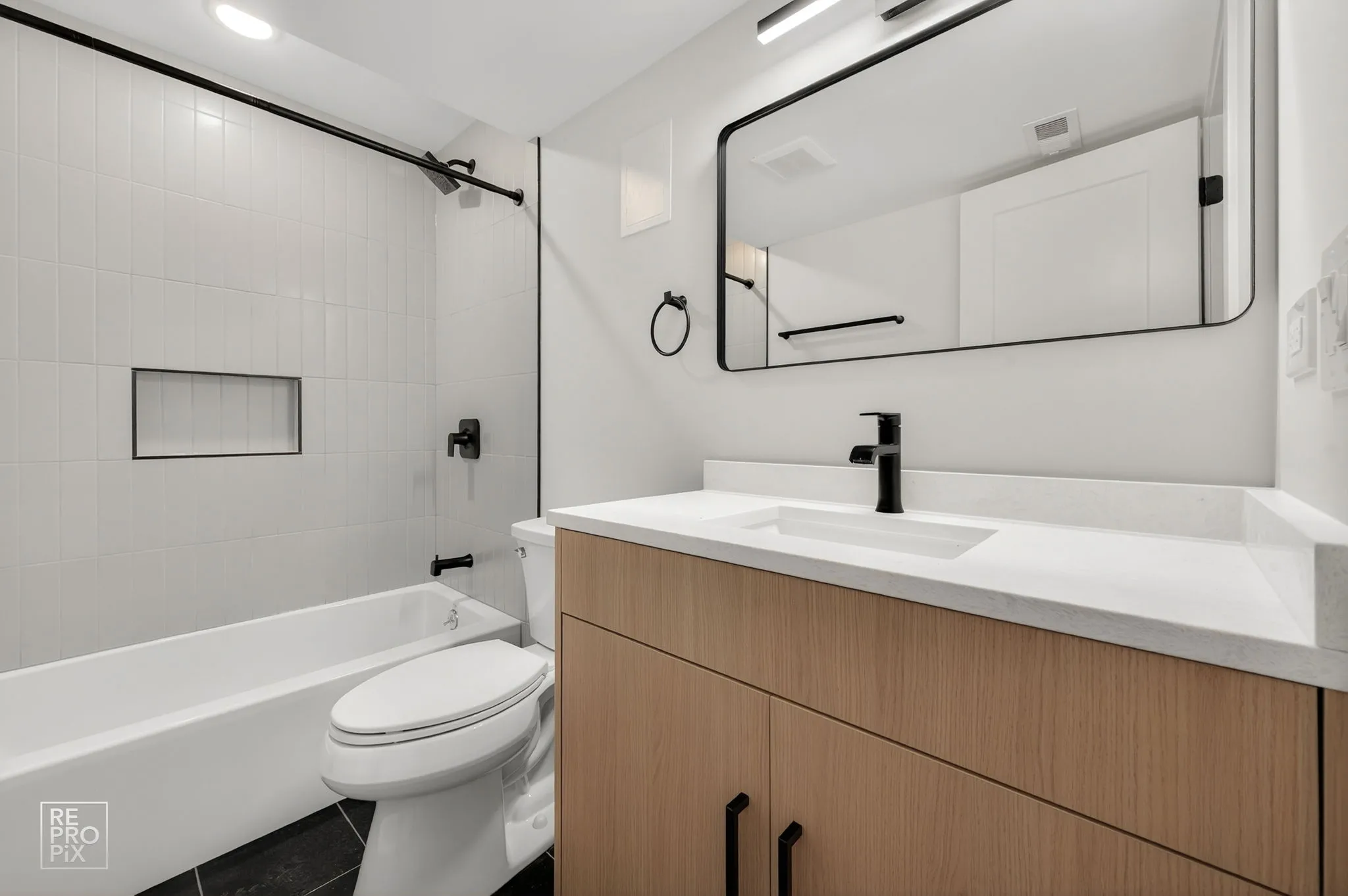 5627 N Wayne Ave   60660 60660-www.5627wayne.com-unit#1-Chicago-IL