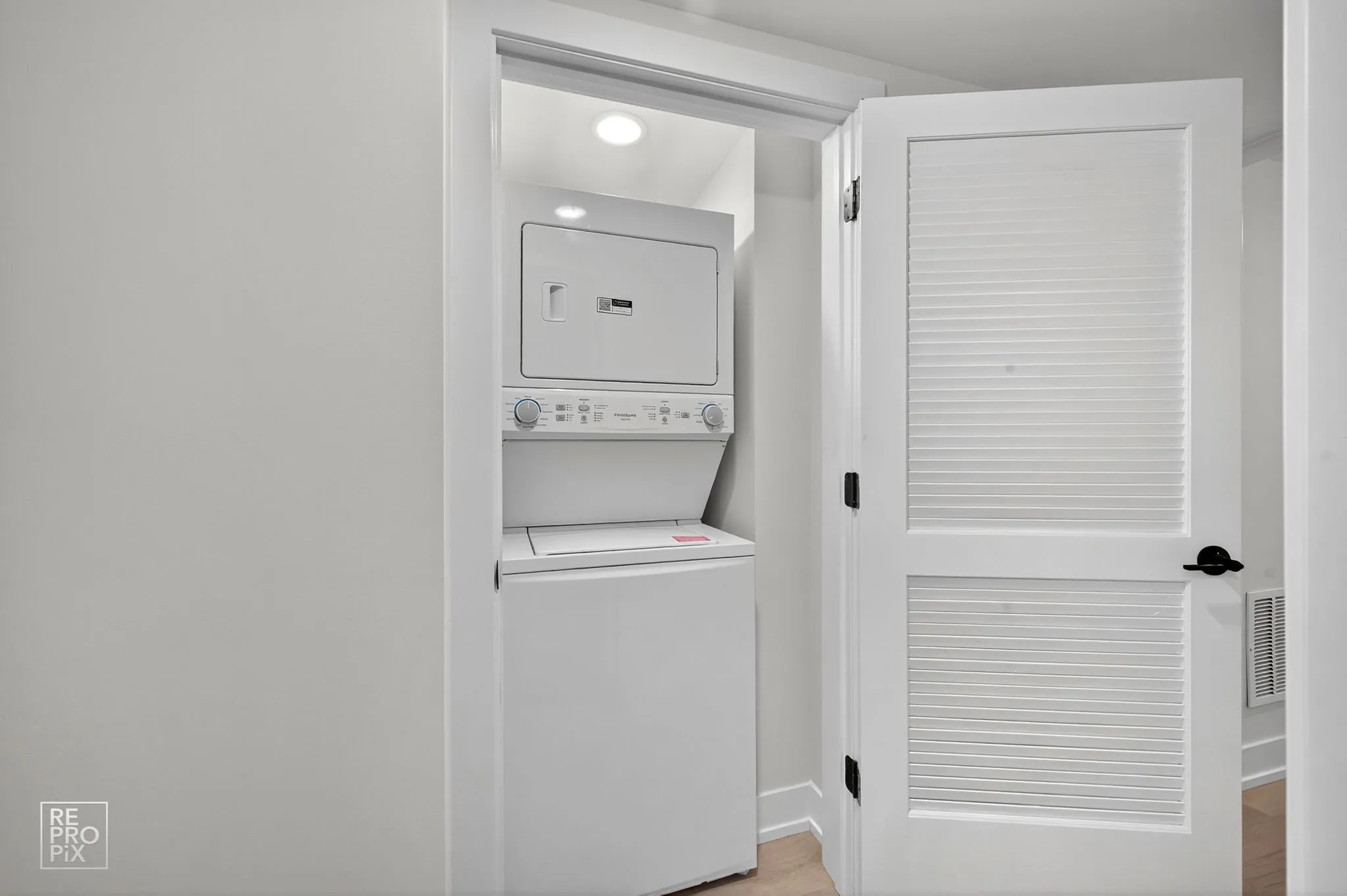 5627 N Wayne Ave   60660 60660-www.5627wayne.com-unit#1-Chicago-IL