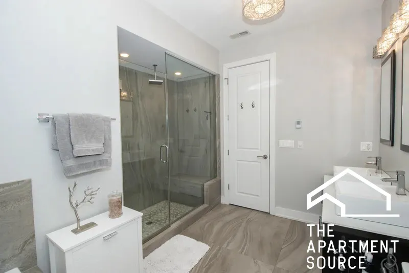 1327 W Grand Ave   60642 60642-unit#2W-Chicago-IL